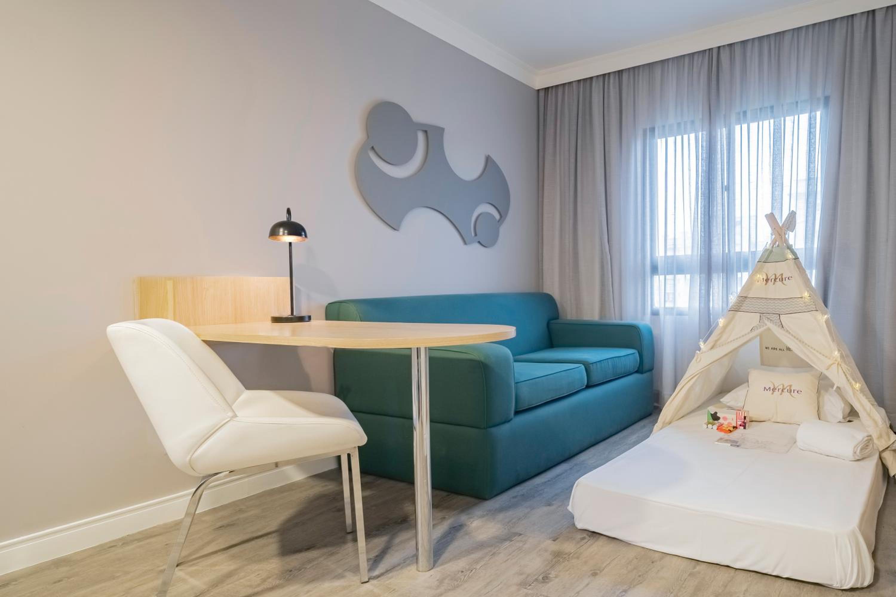 Executive Suite with One Queen Bed