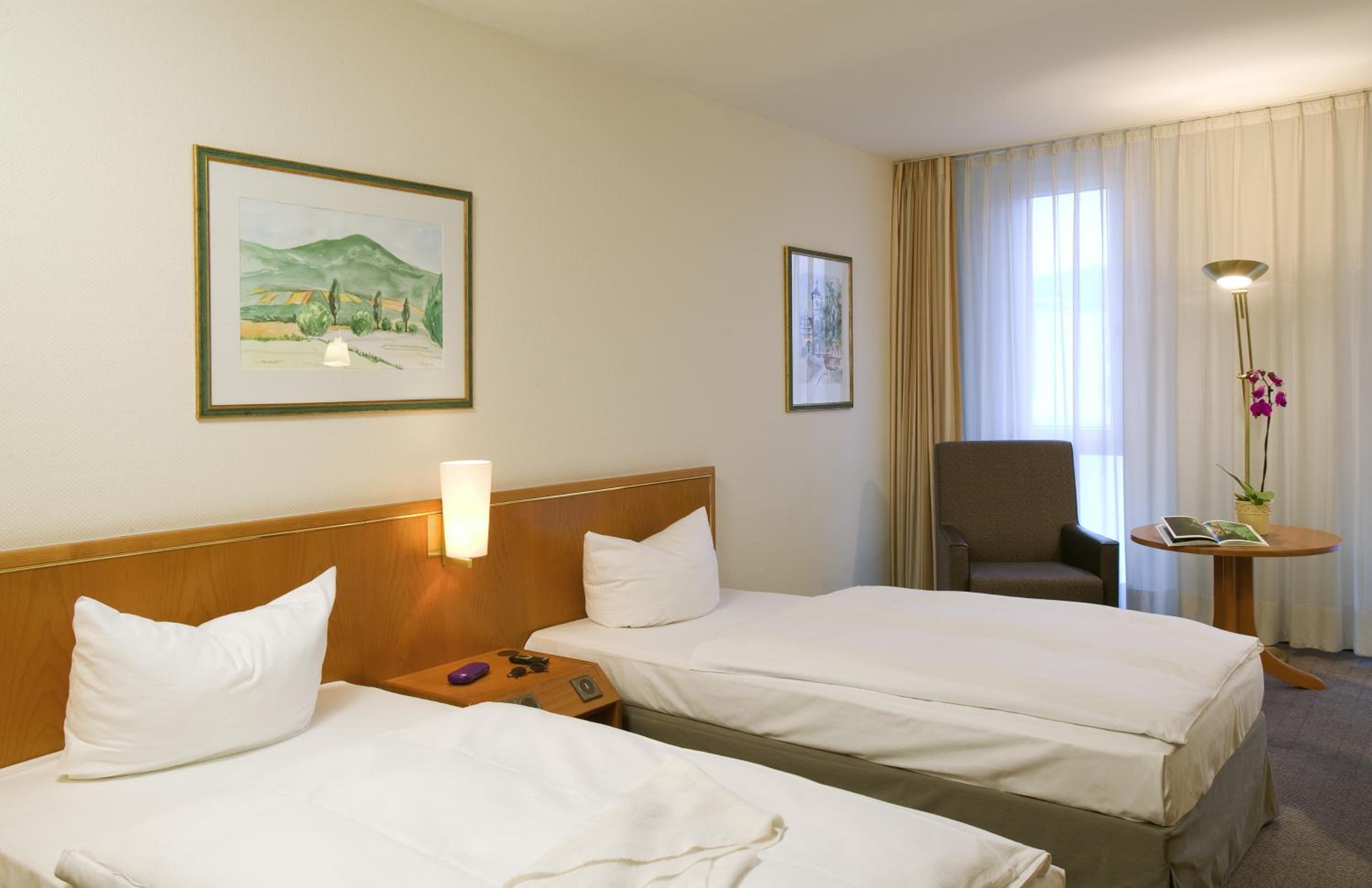 Standard Twin Room - Photo 6