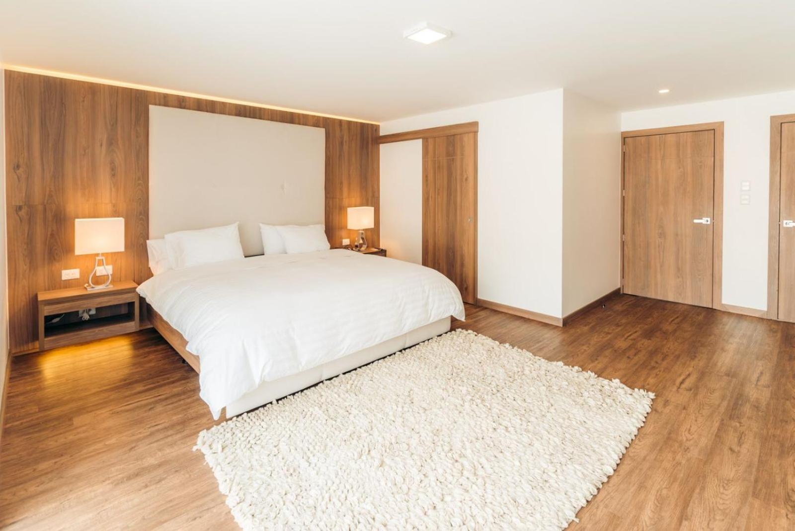 Deluxe King Suite photo 3