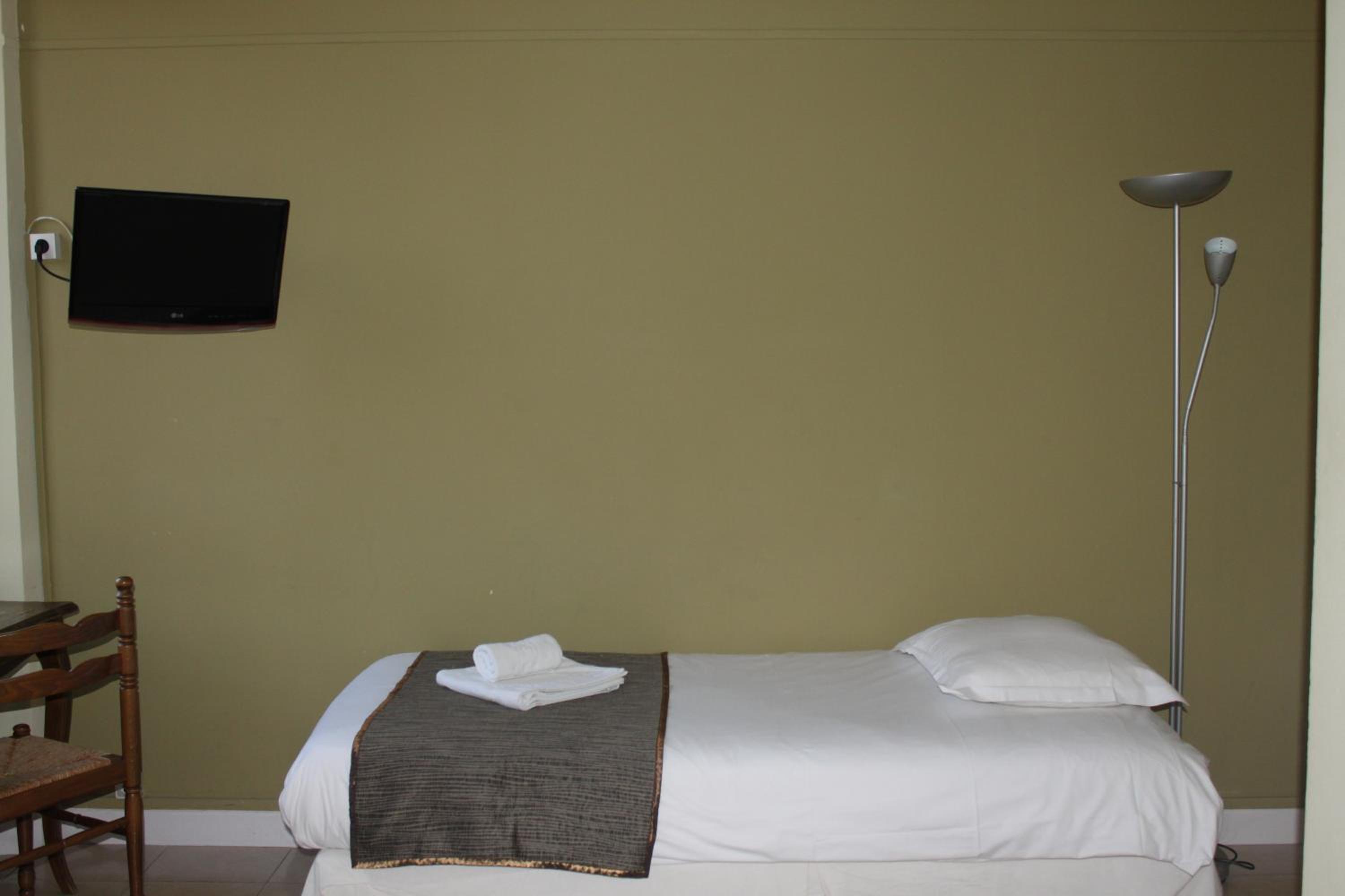 Superior Room (2 or 3 Single Beds) - Photo 4