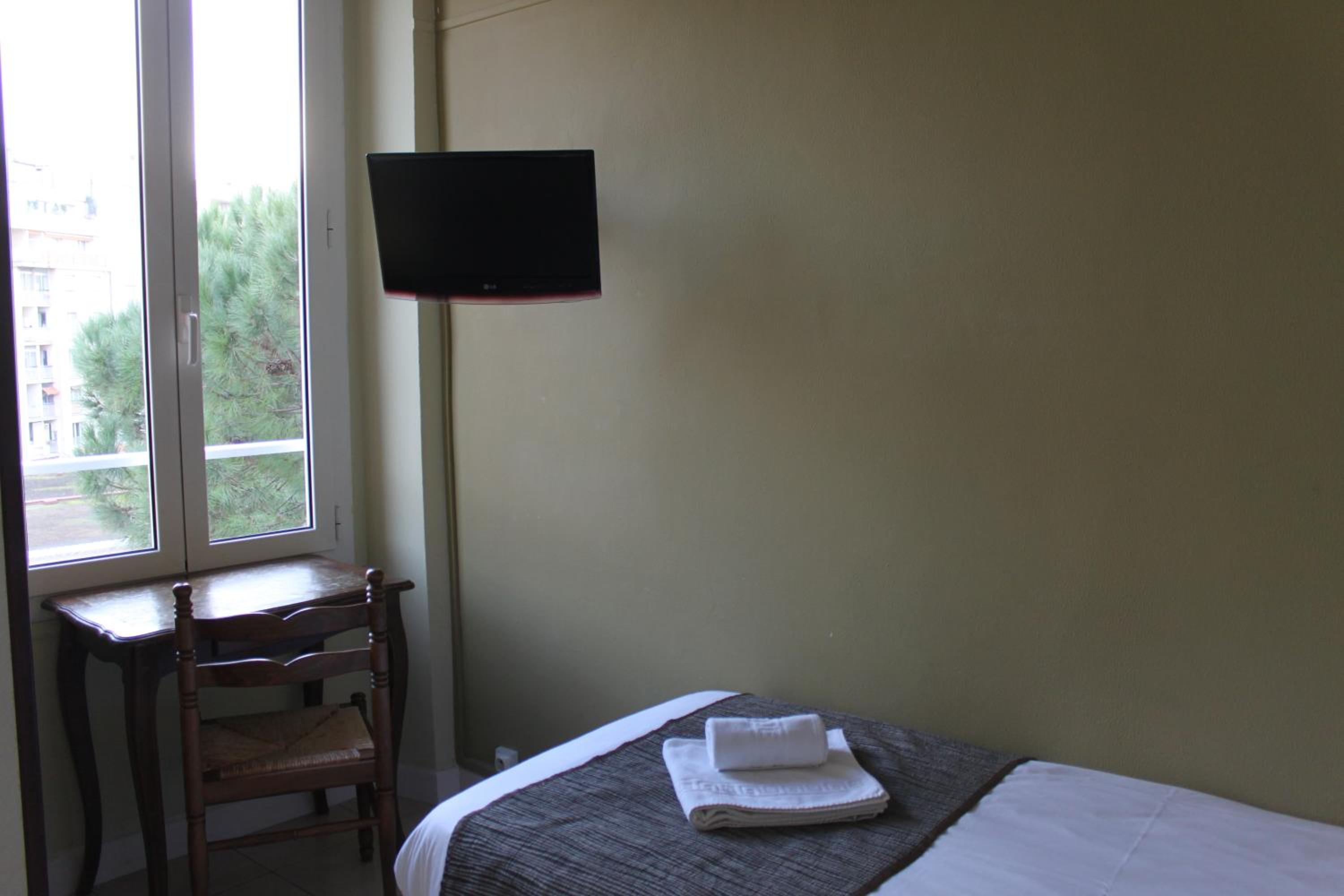 Superior Room (2 or 3 Single Beds) - Photo 3