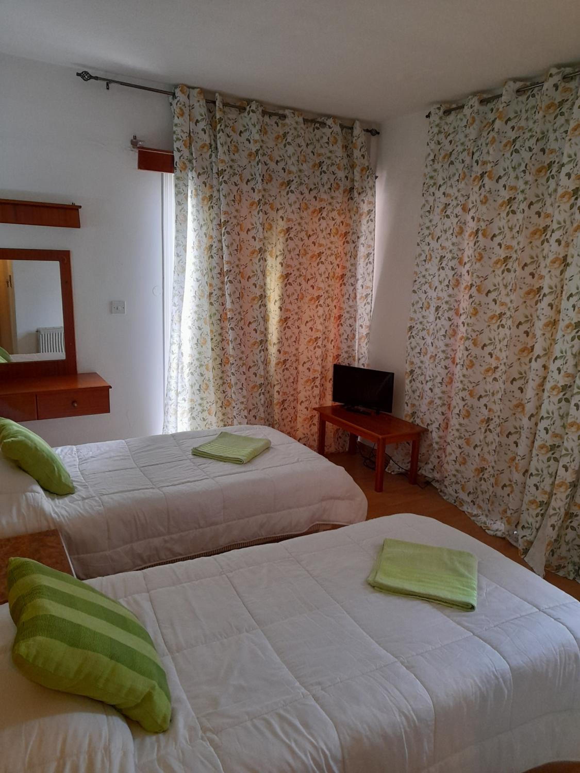 Standard Double or Twin Room - Photo 4