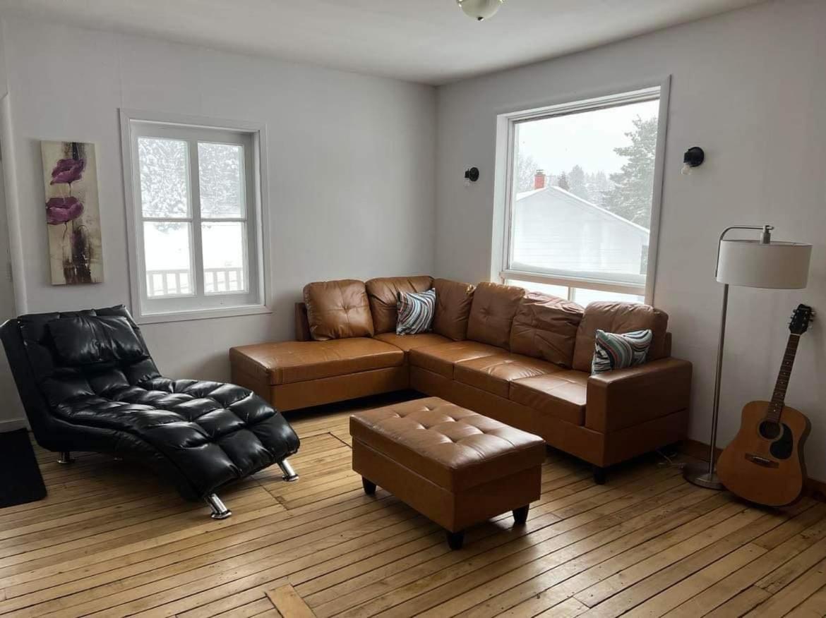 Five-Bedroom House photo 1