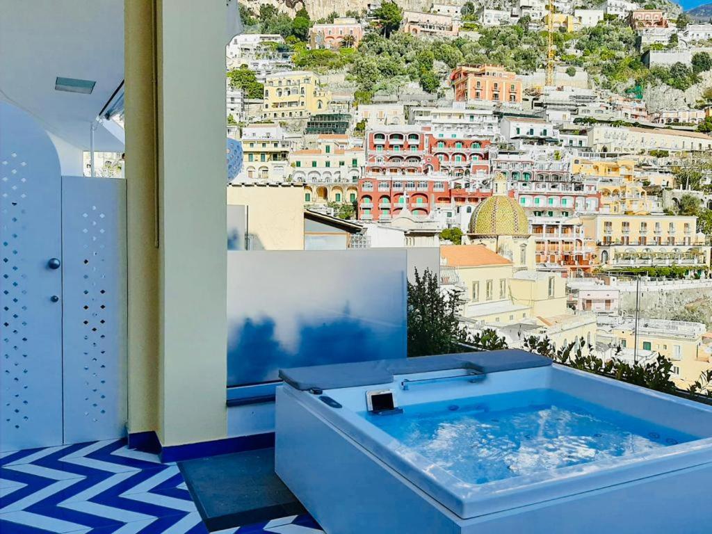 Executive Suite with outdoor Spa Bath - Photo 18