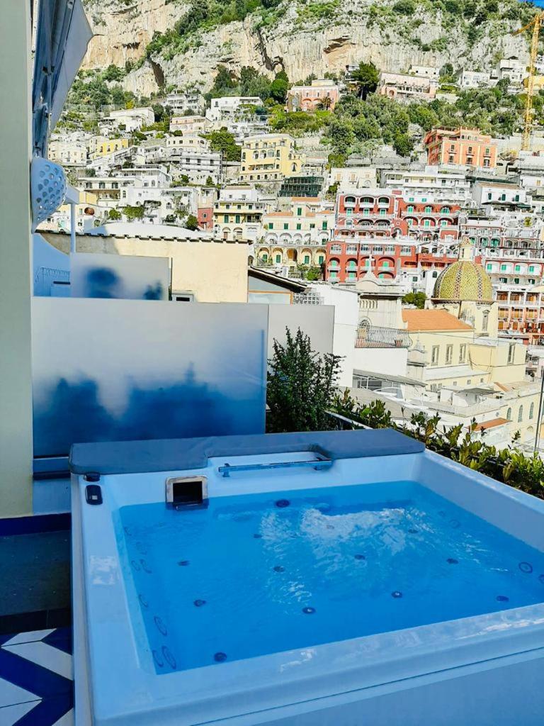 Executive Suite with outdoor Spa Bath - Photo 17