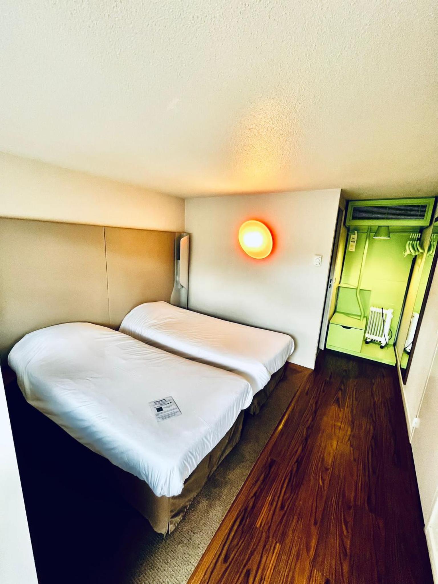 Standard Twin Room - Photo 2