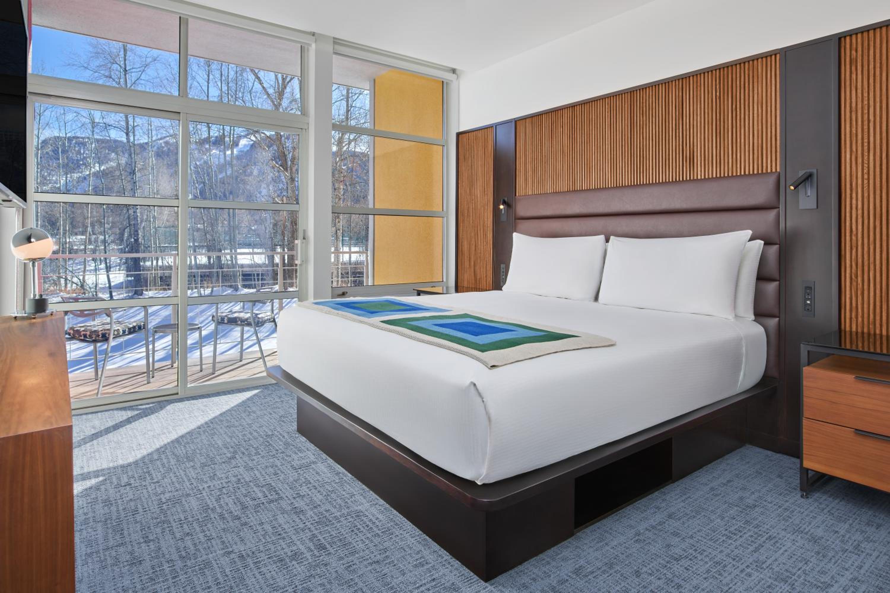 Deluxe 2 bedroom mountain suite, accessible