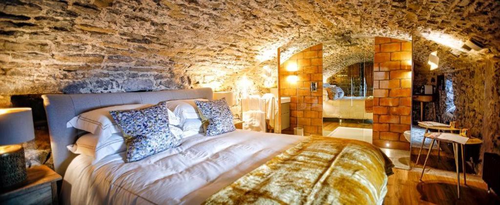 Deluxe Double Room with Shower photo 2