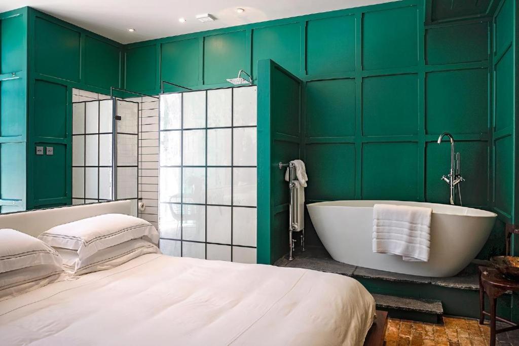 Superior Queen Room photo 1