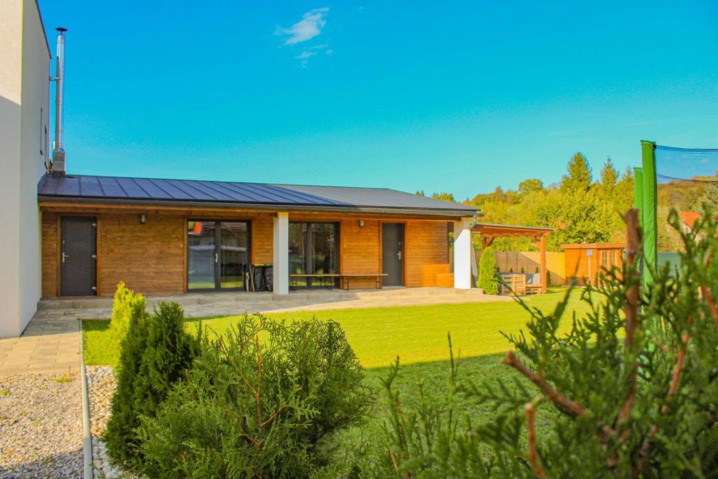 Villa photo 2