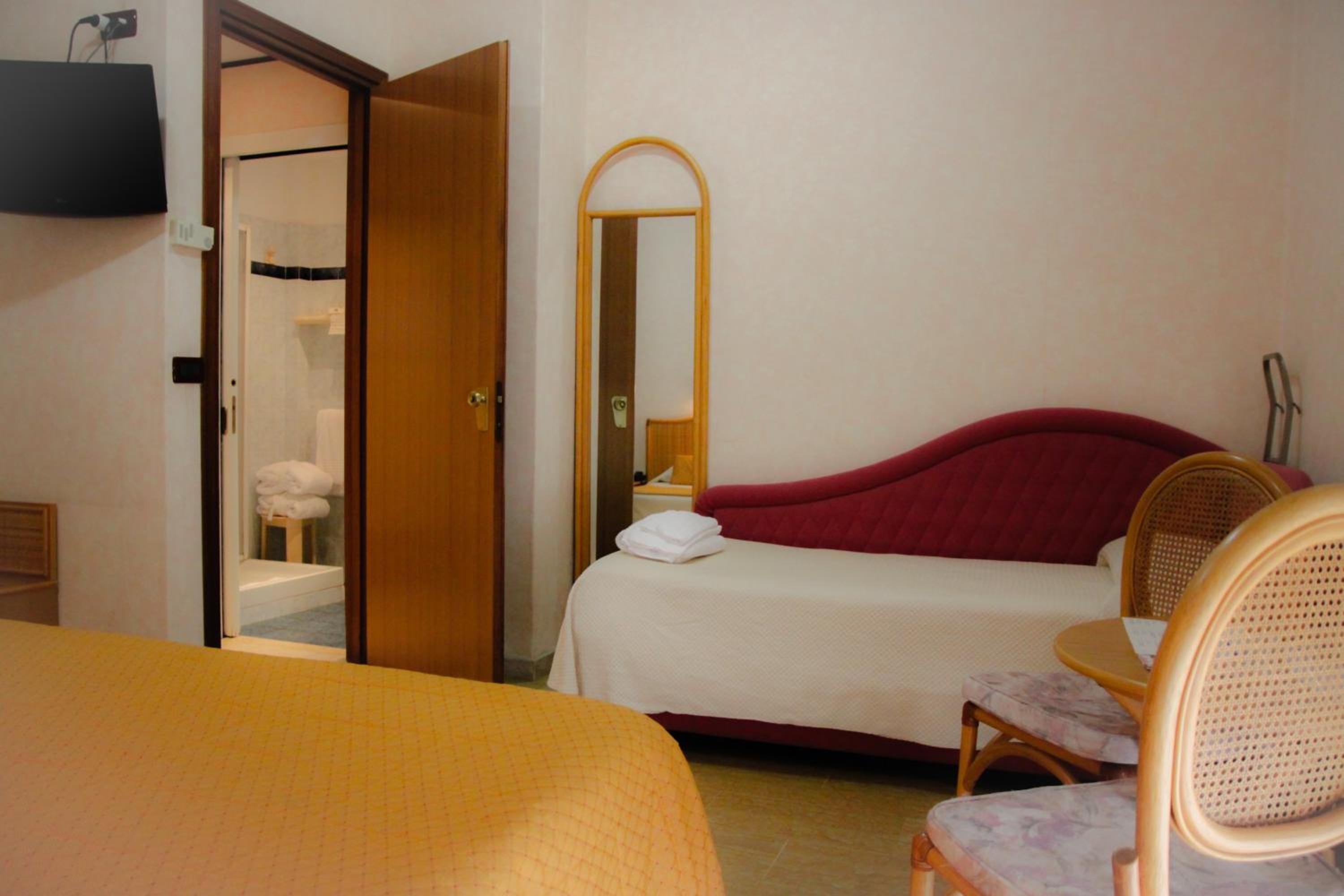 Triple Room - Photo 2