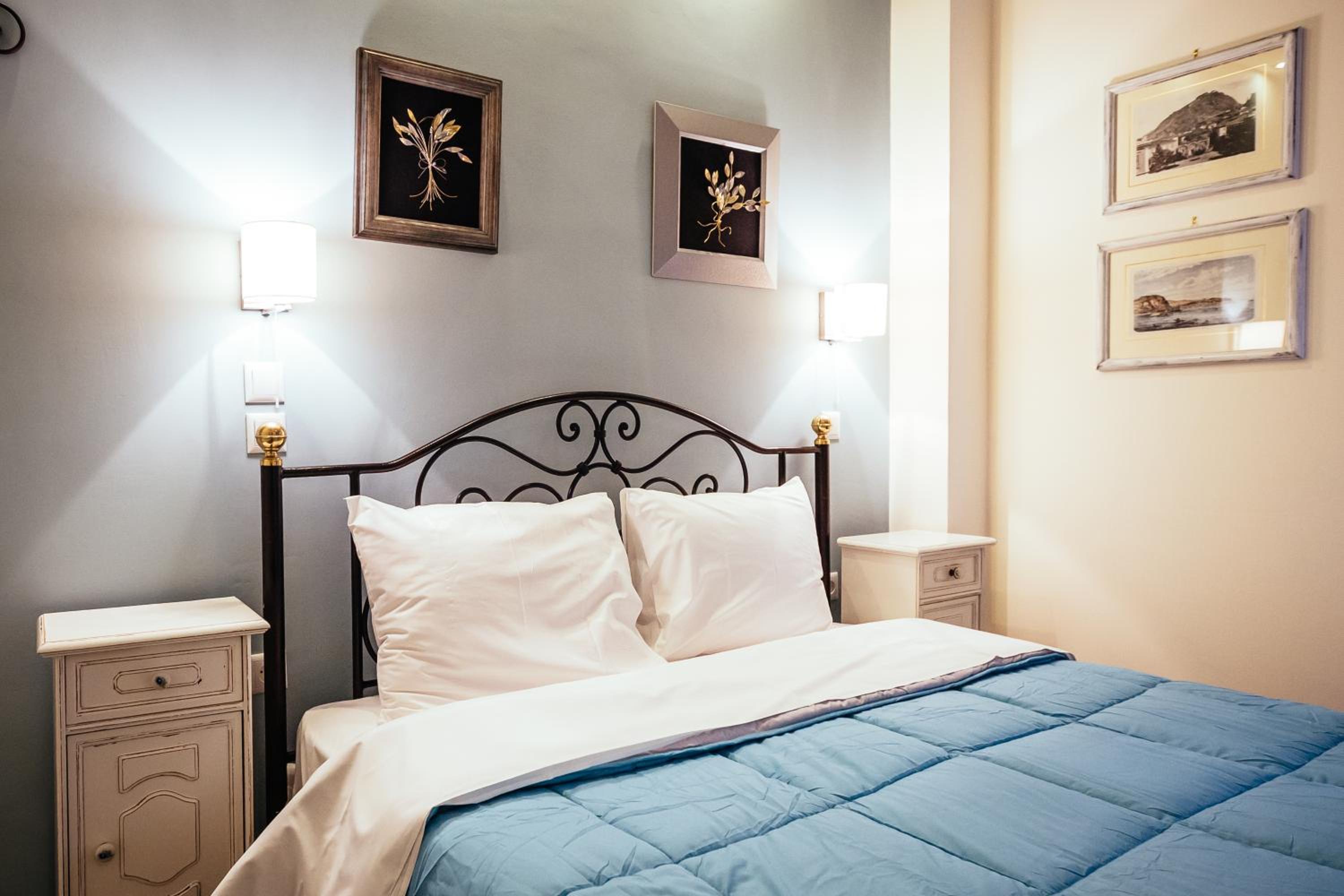 Economy Double Room with City View - Building B - Photo 13