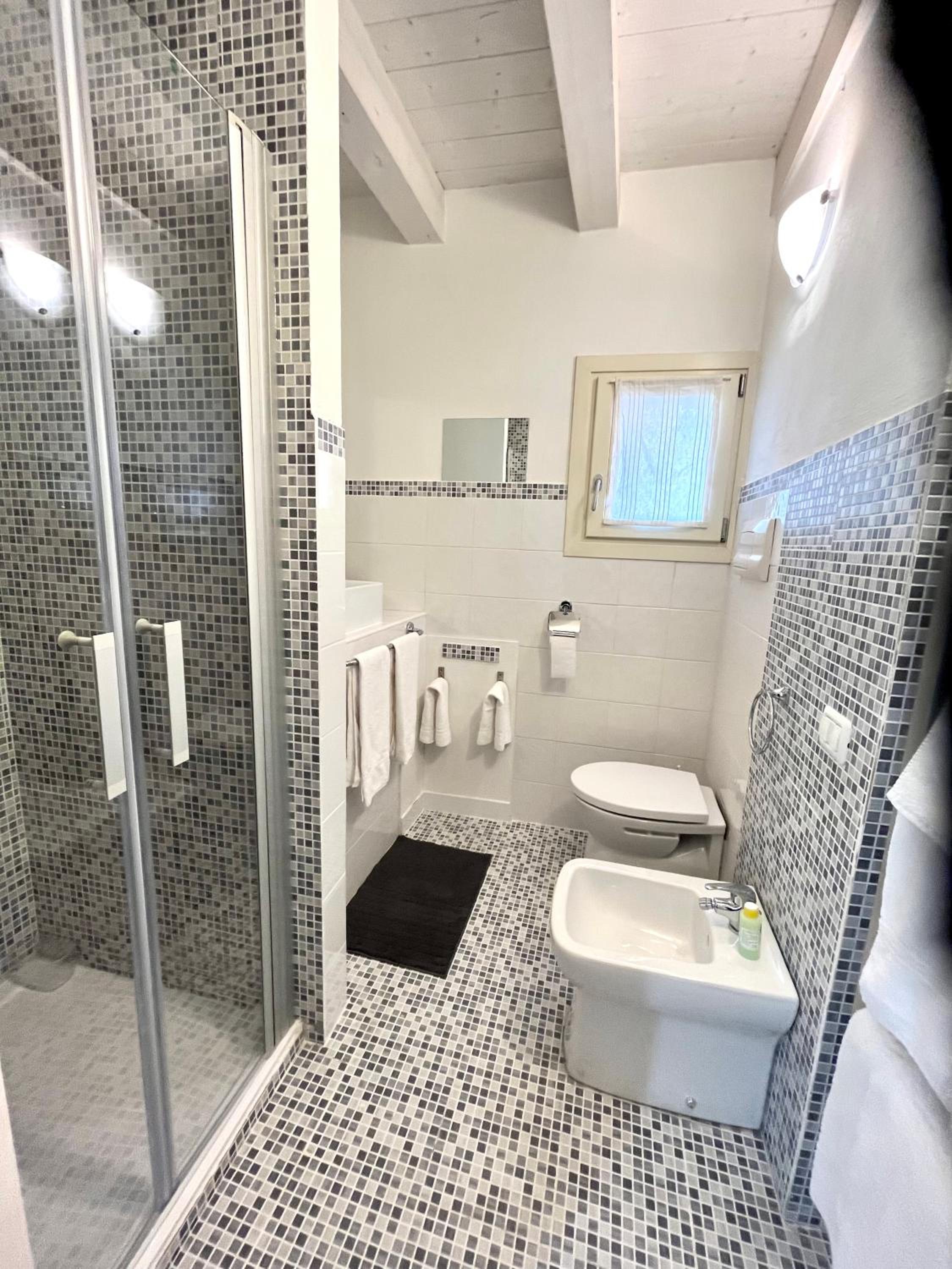 Double Room - Photo 14