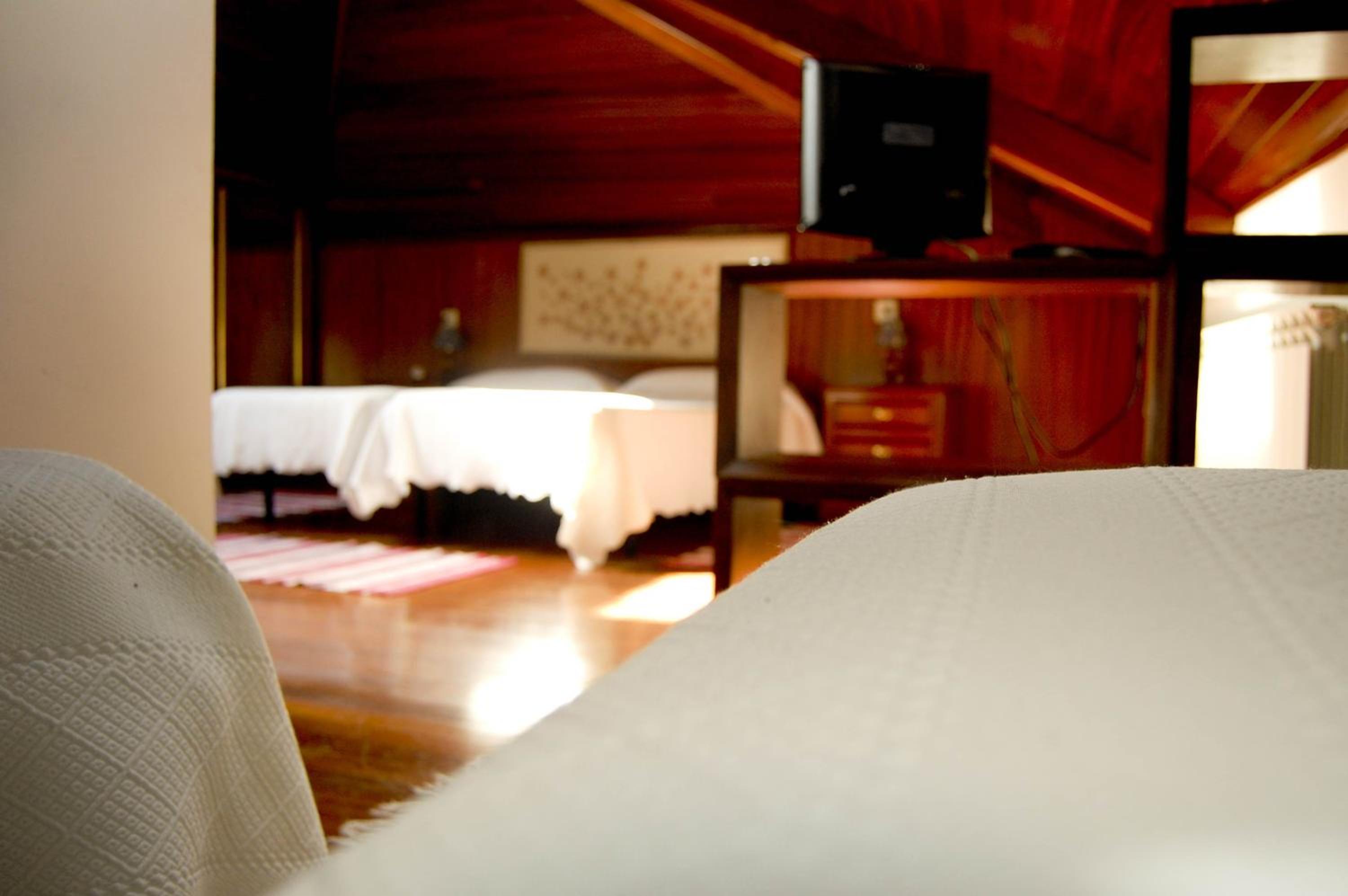 Quadruple Room with Private Bathroom - Photo 4