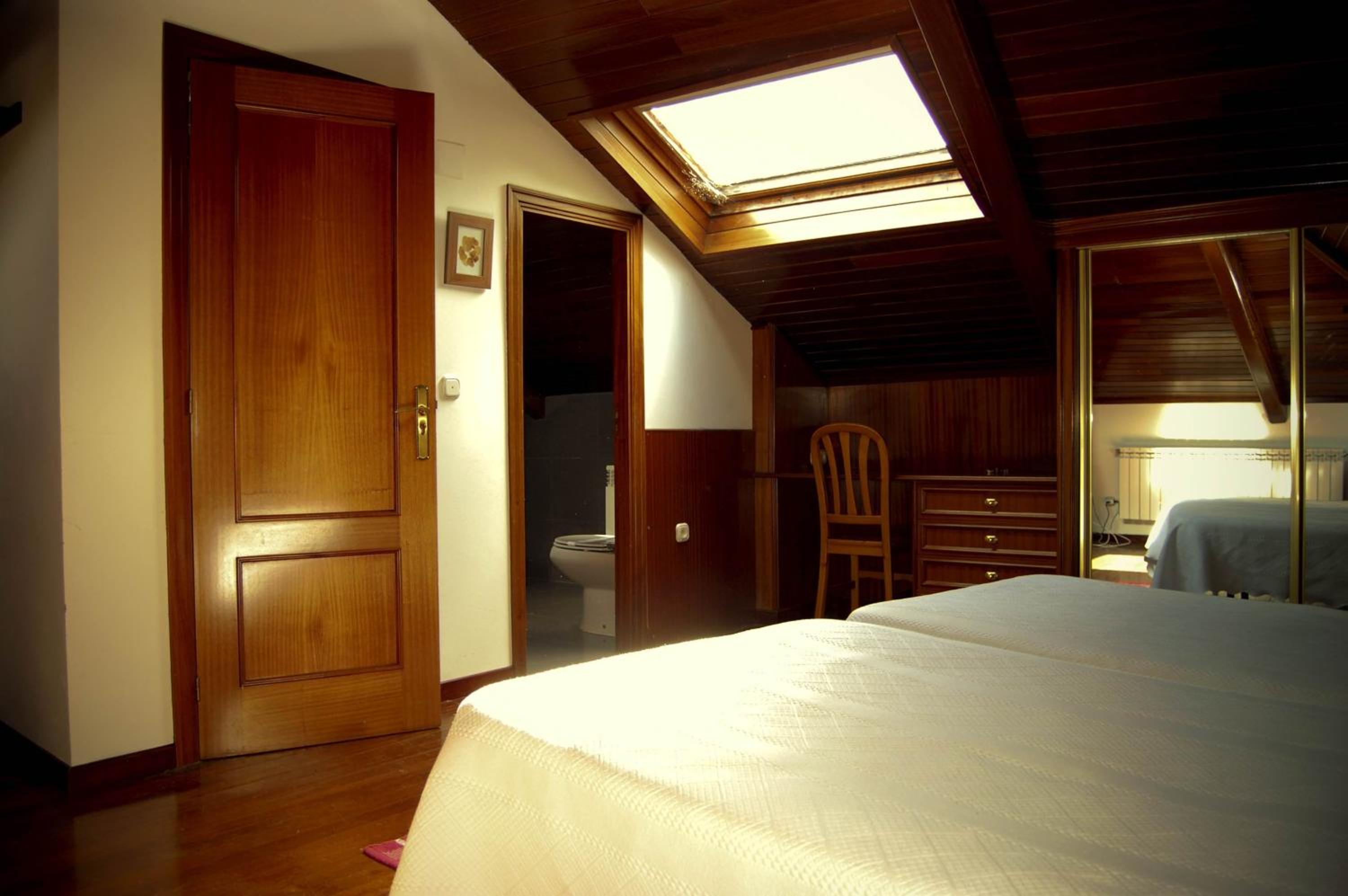 Quadruple Room with Private Bathroom - Photo 1