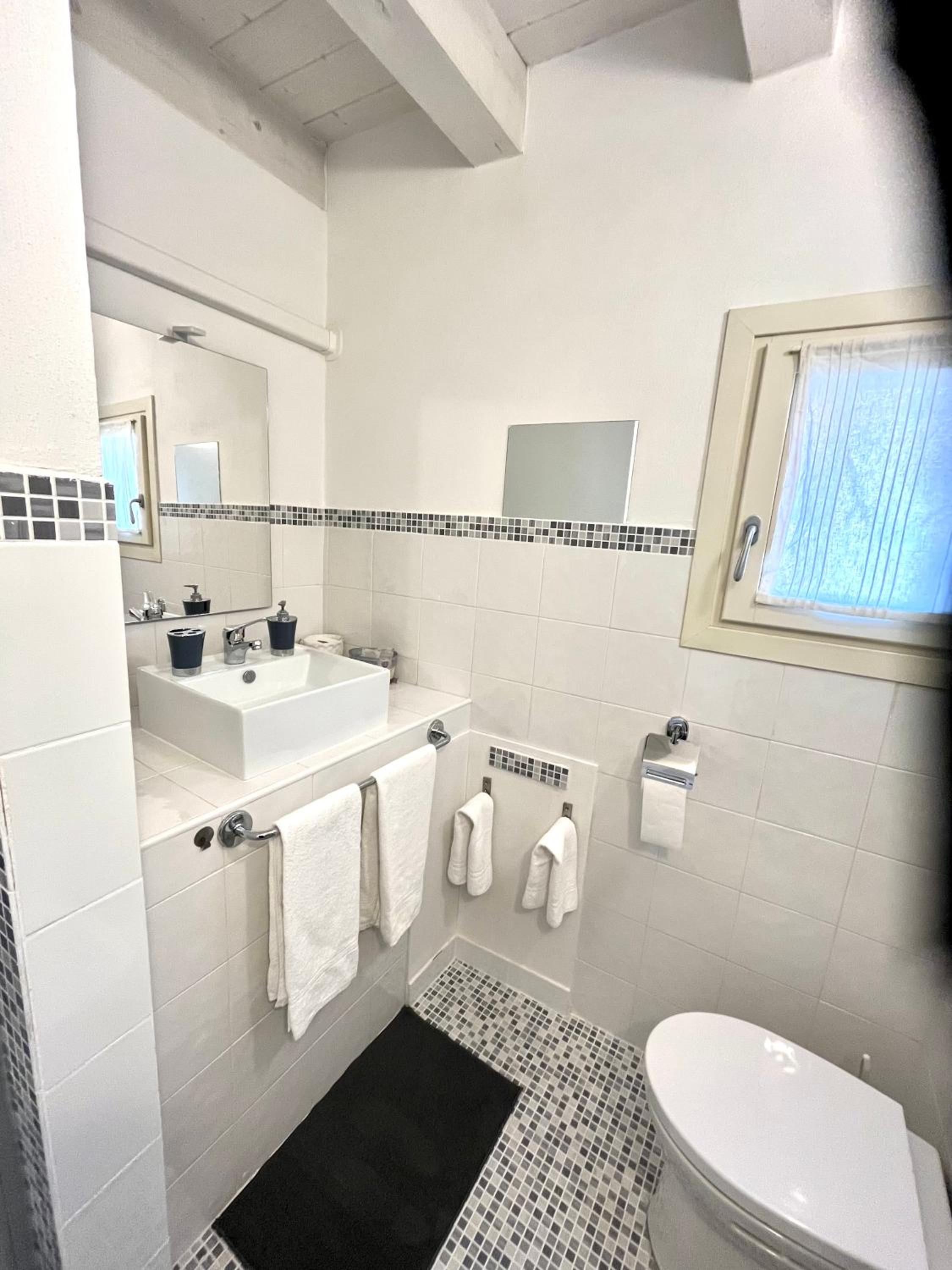 Double Room - Photo 15
