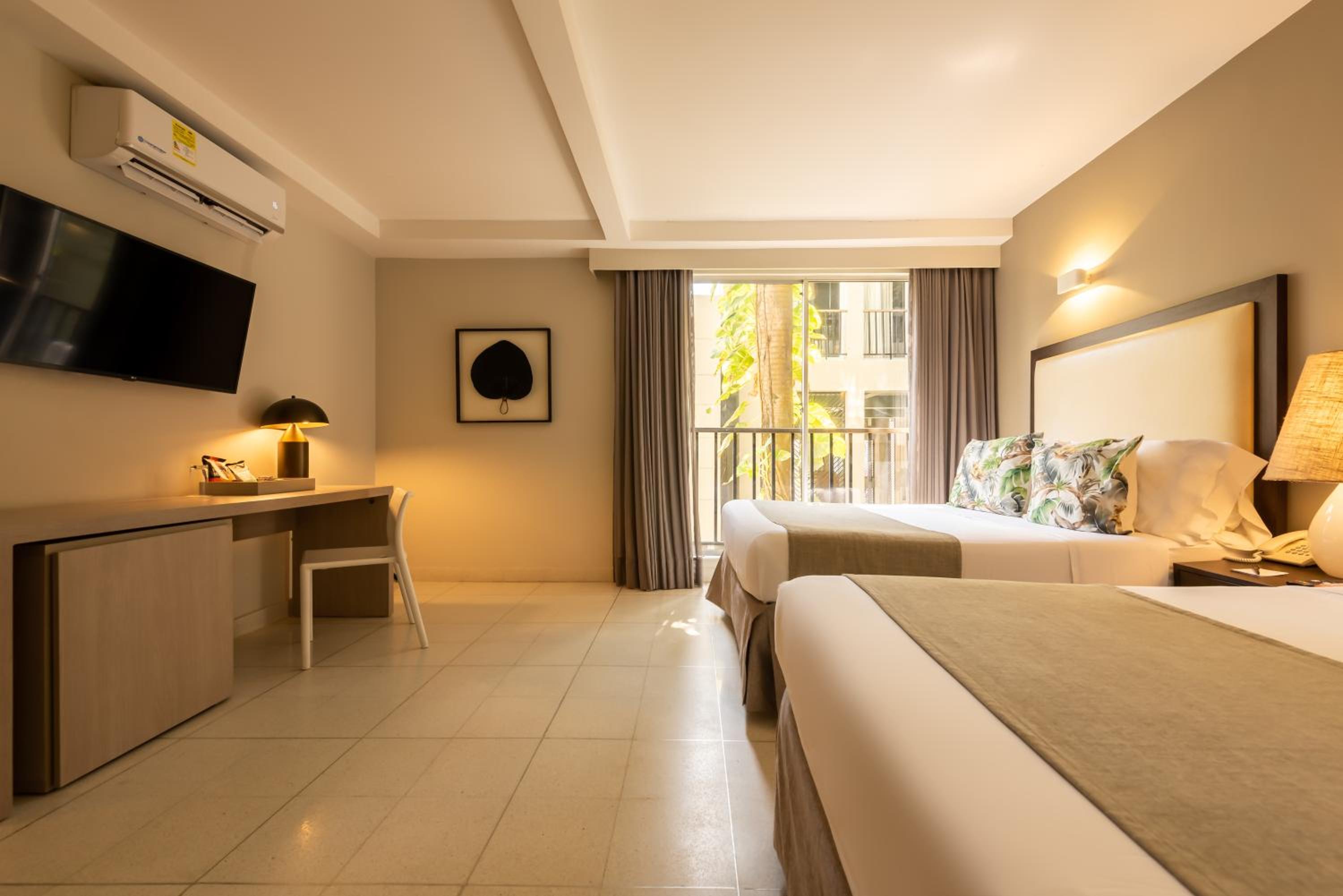 Double Room with Two Double Beds - Photo 4
