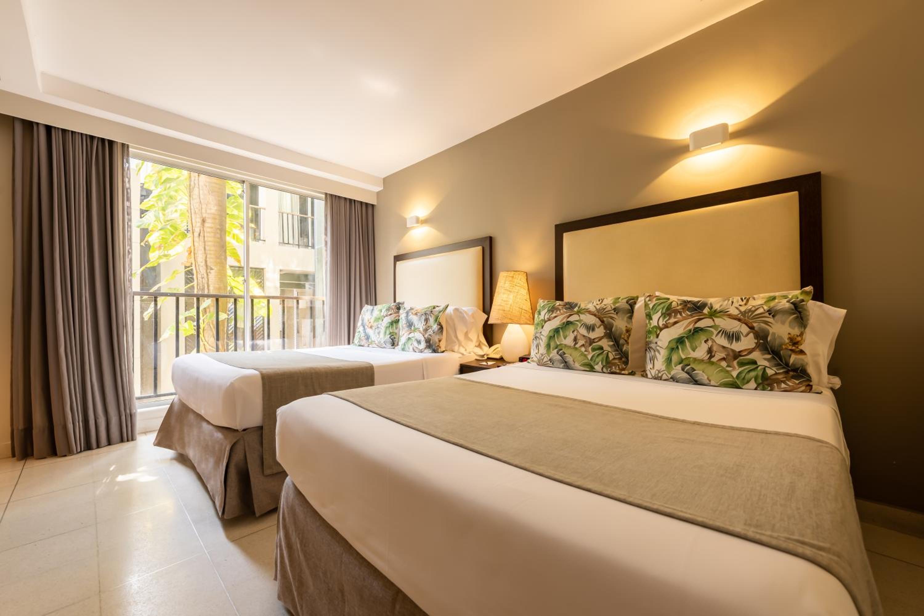 Double Room with Two Double Beds - Photo 6