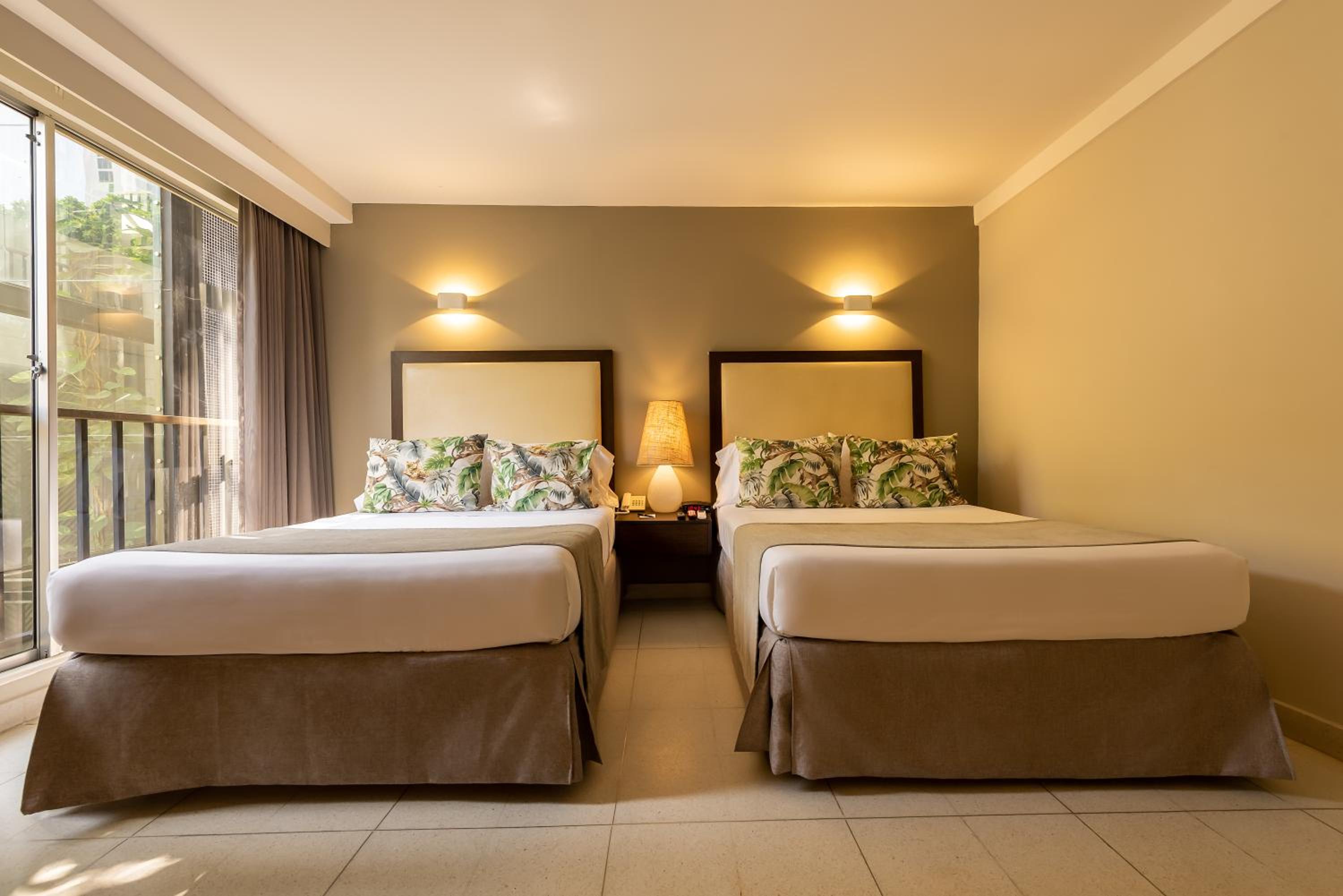 Double Room with Two Double Beds - Photo 2