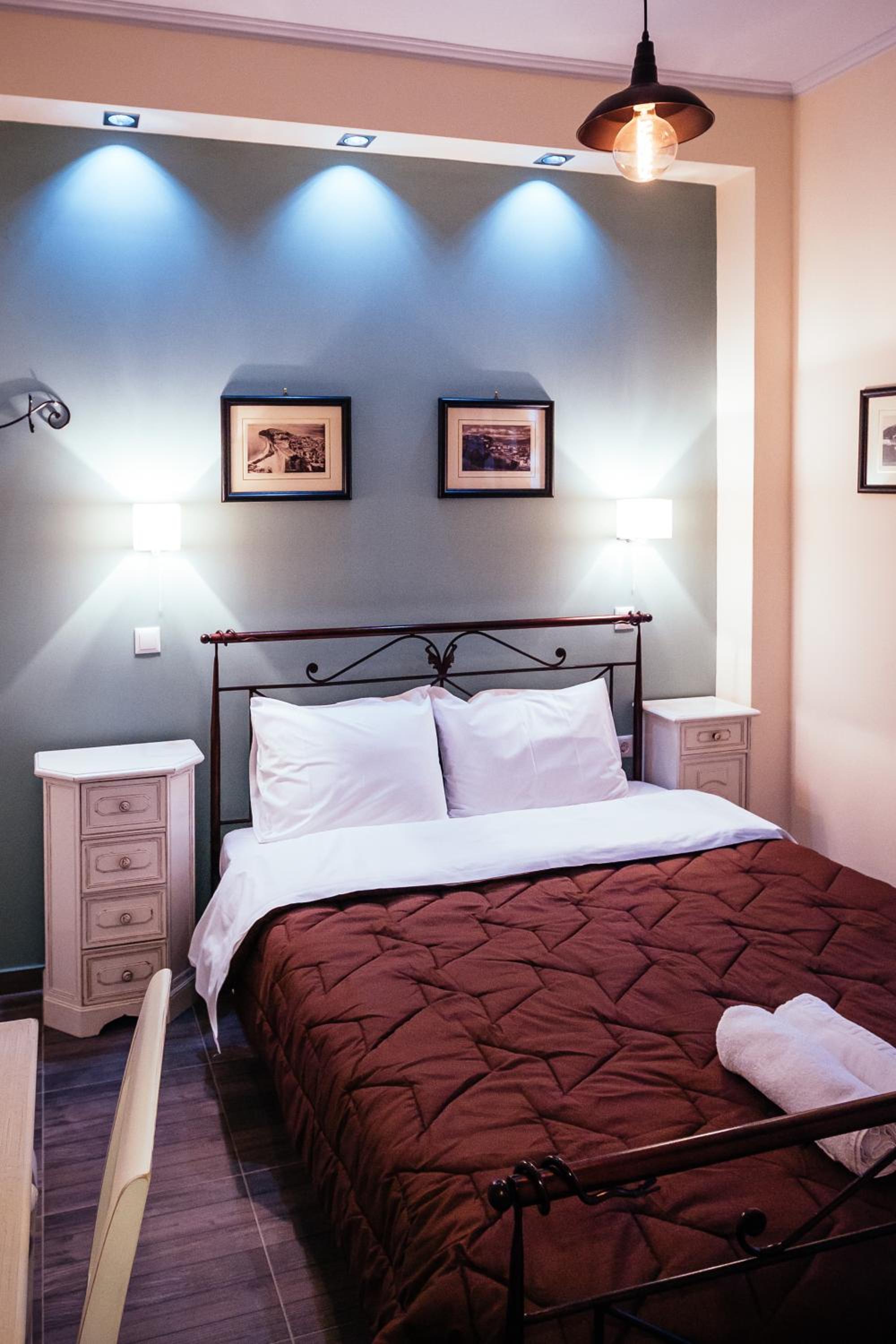 Economy Double Room with City View - Building B - Photo 16
