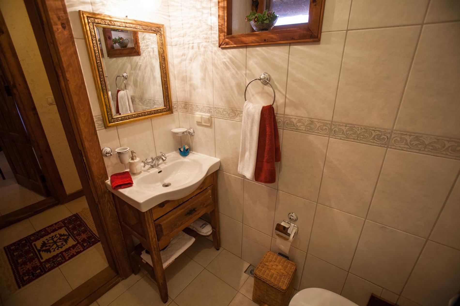 Superior Suite - Photo 12