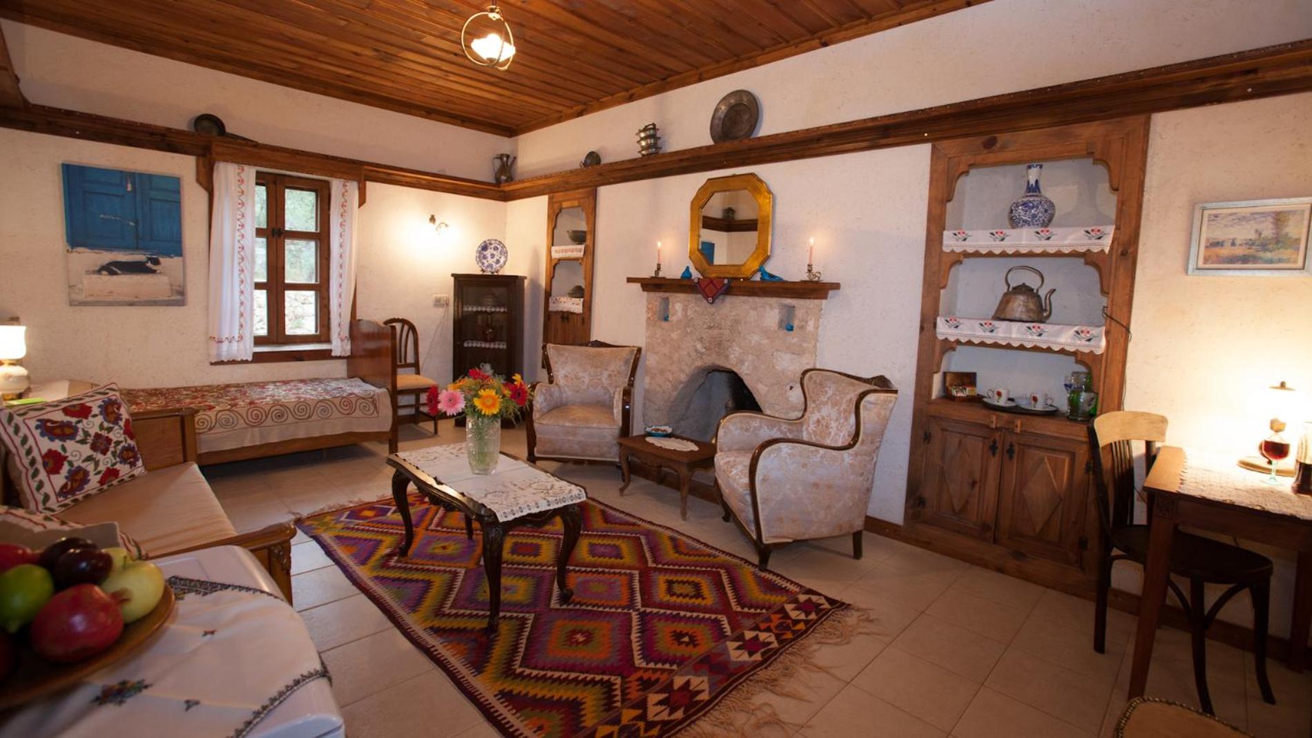 Superior Suite - Photo 7