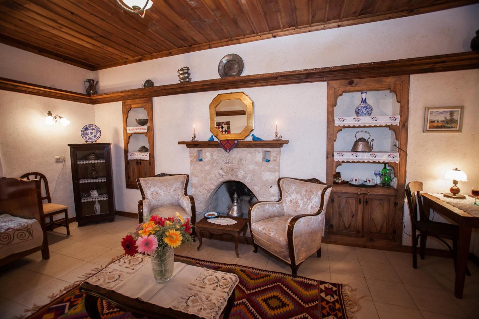 Superior Suite - Photo 13