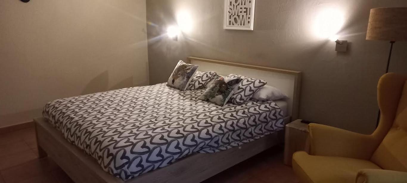 Double Room with Private Bathroom - Photo 1