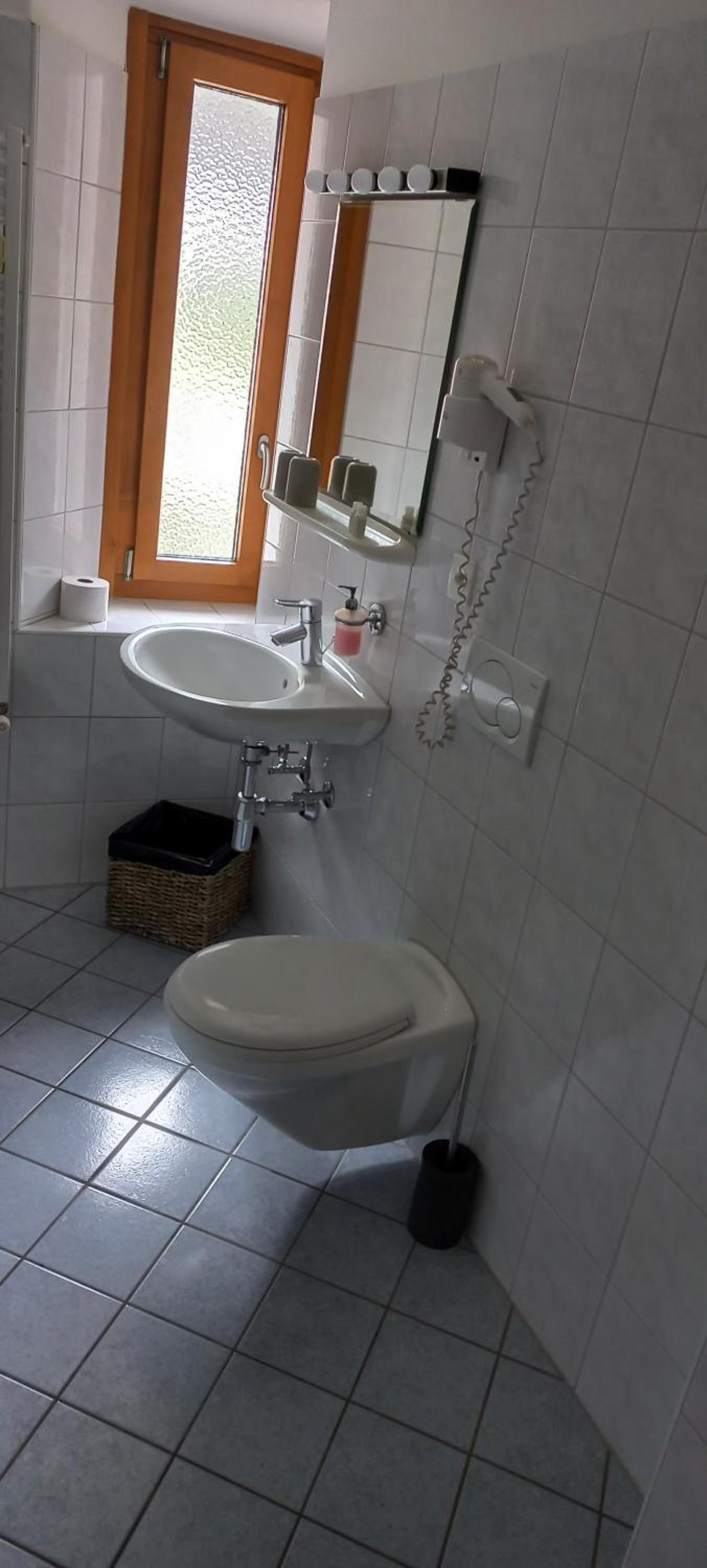 Double Room with Private Bathroom - Photo 5