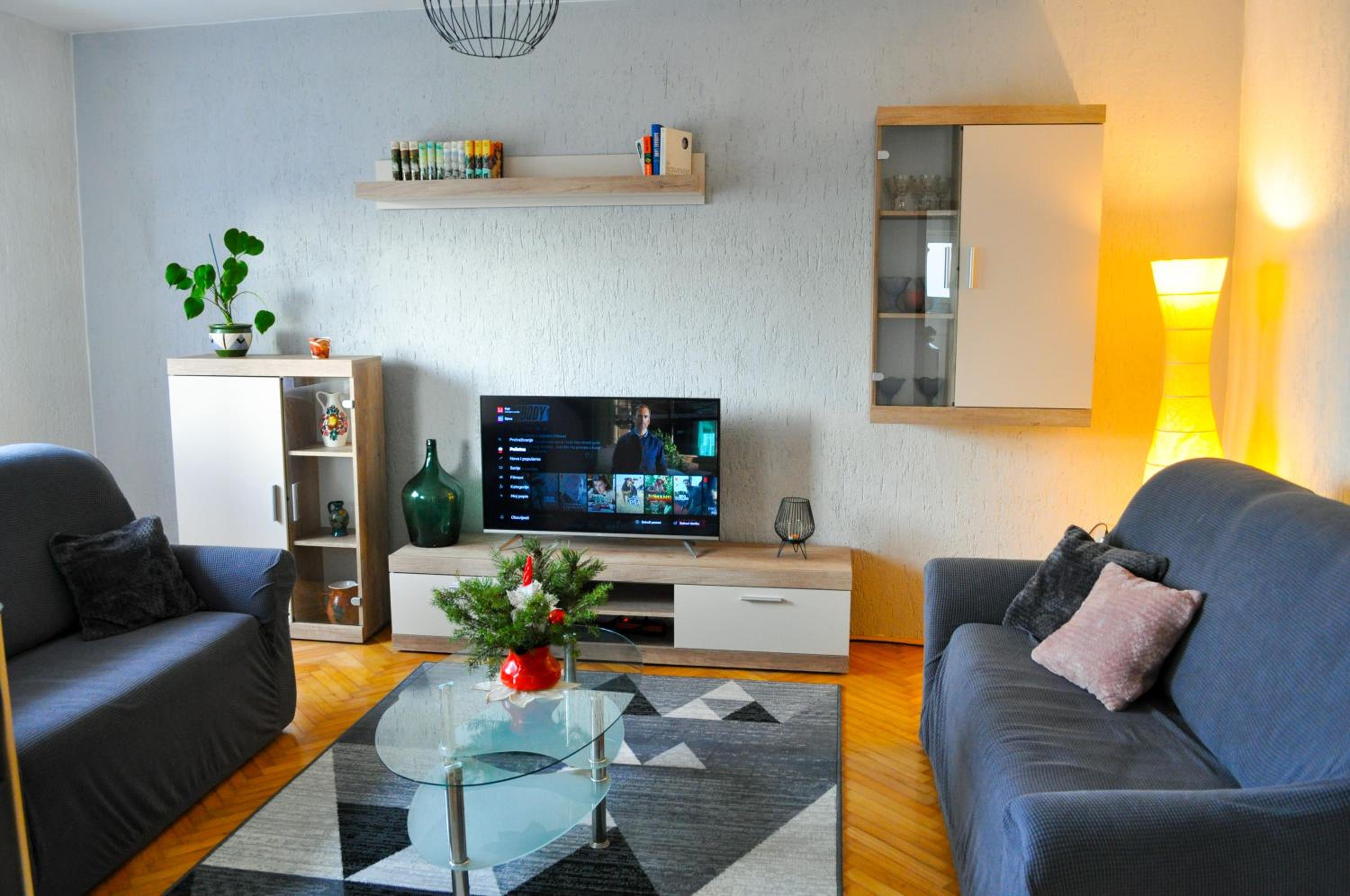 One-Bedroom Apartment photo 1