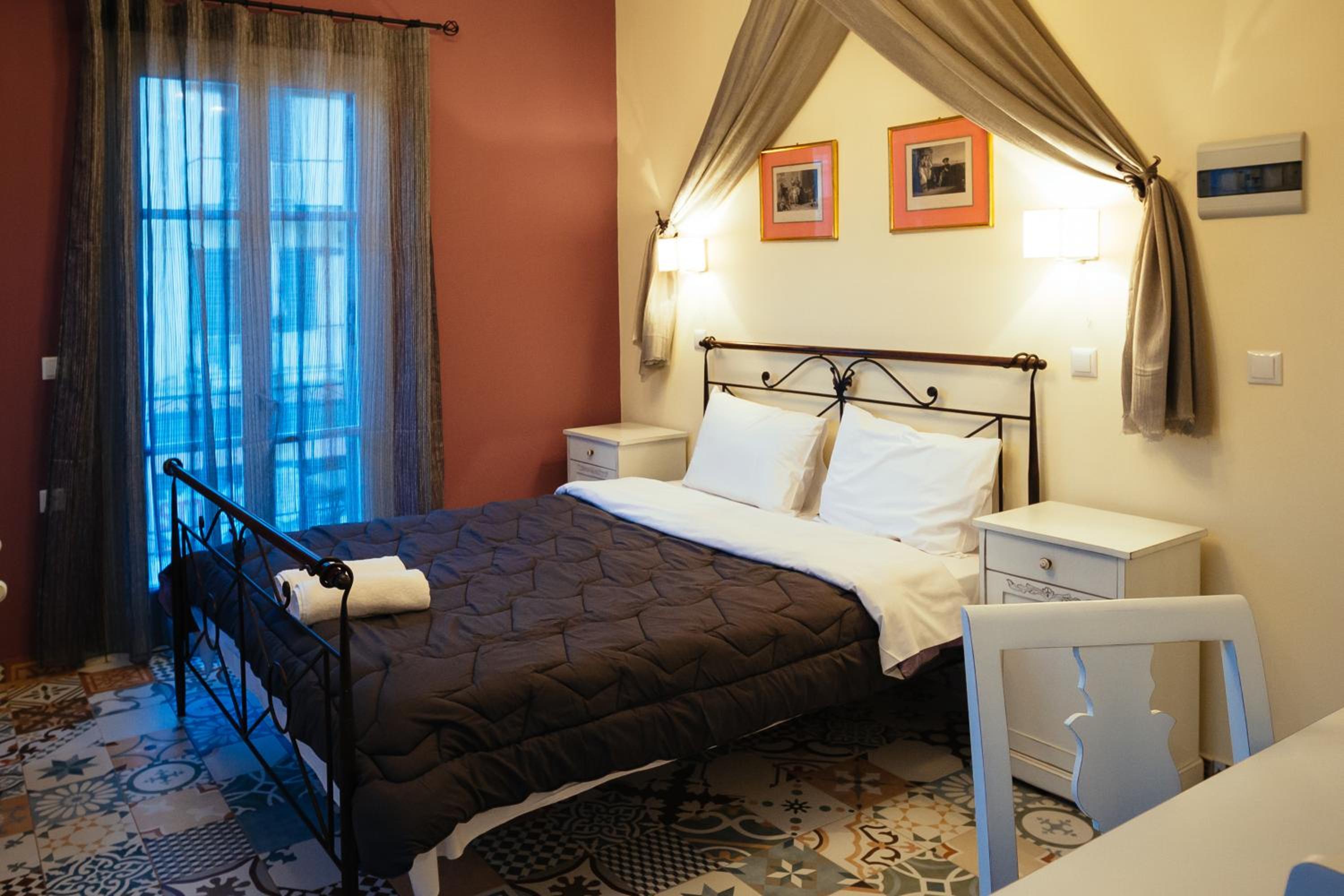 Standard Double Room with City View- Building B - Photo 28