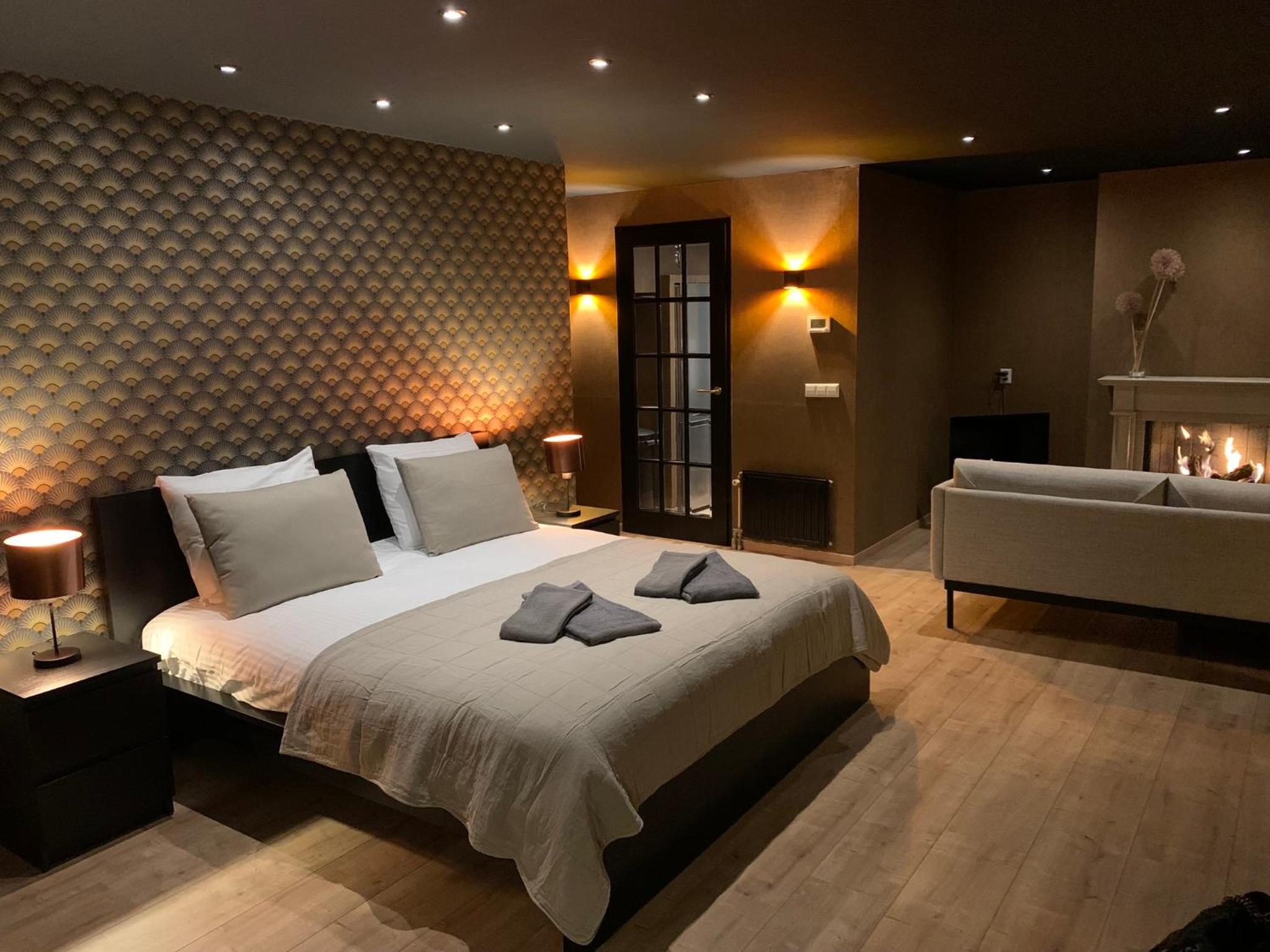Deluxe Suite with Spa Bath