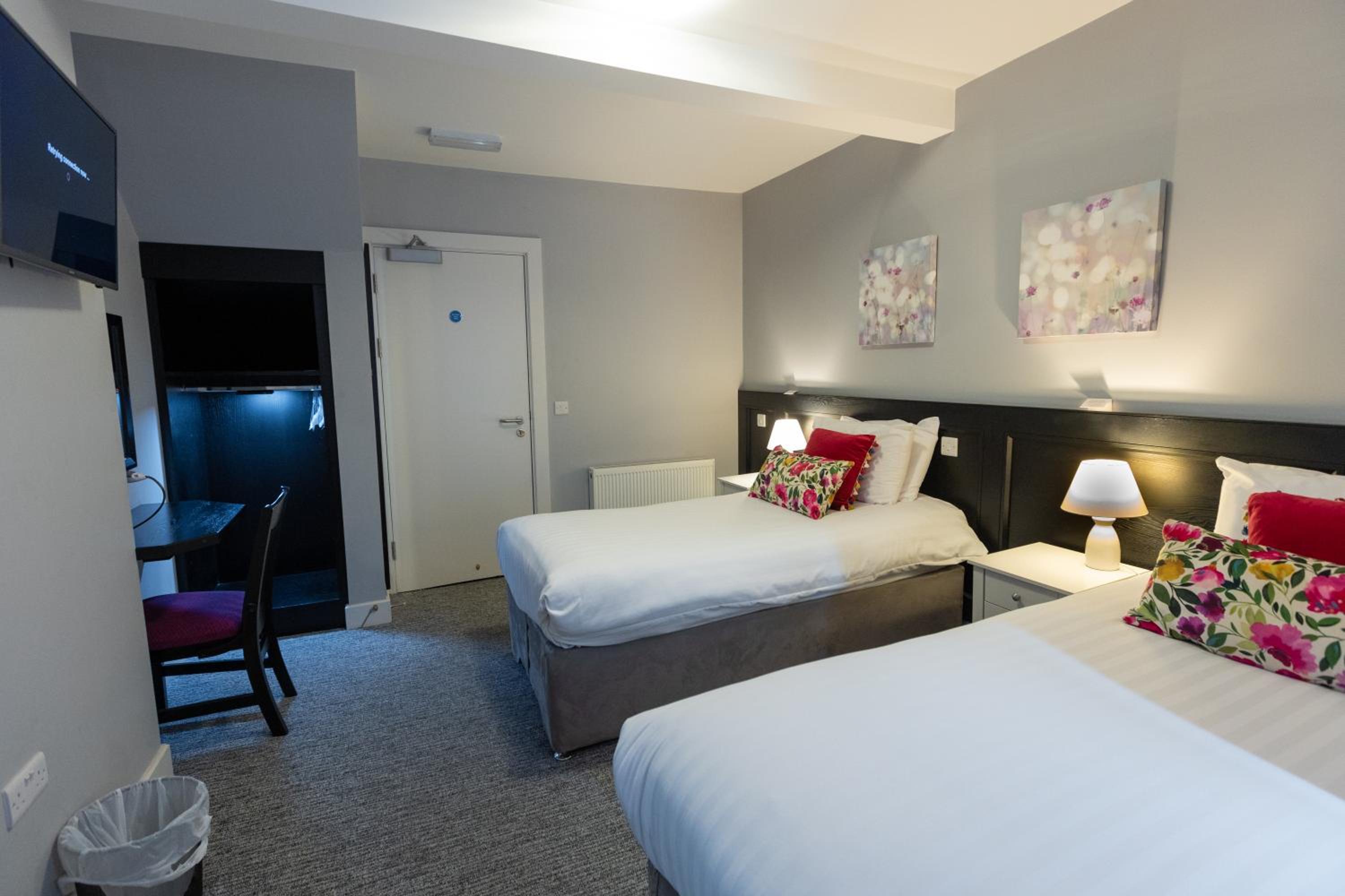 Deluxe Double or Twin Room photo 2