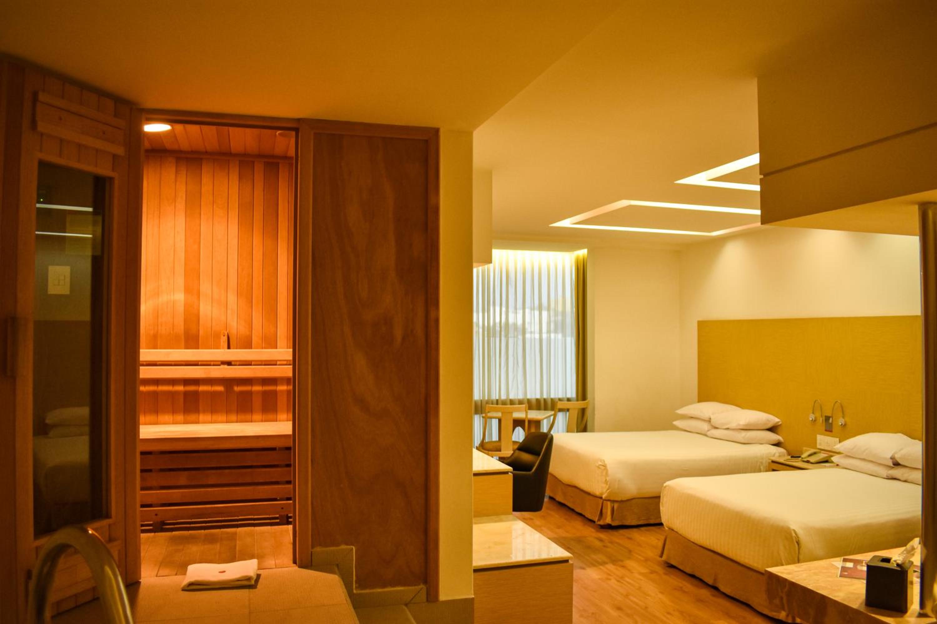 Suite with Two Double Beds - Non-Smoking photo 2