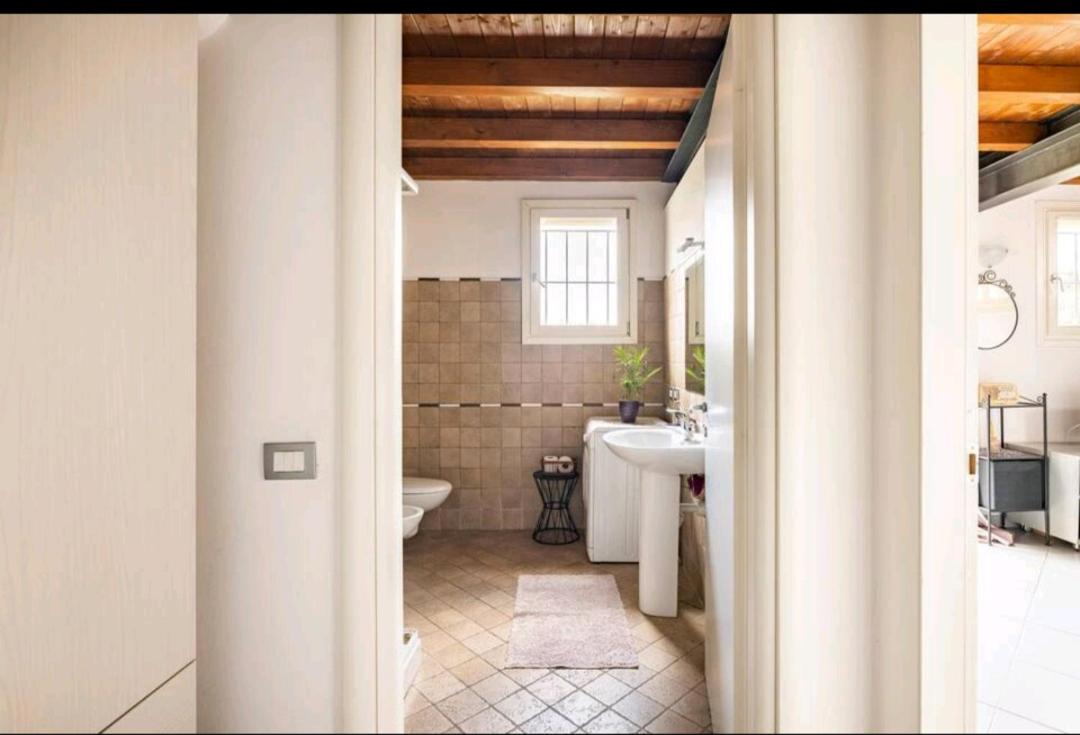 Large Double Room - Photo 9