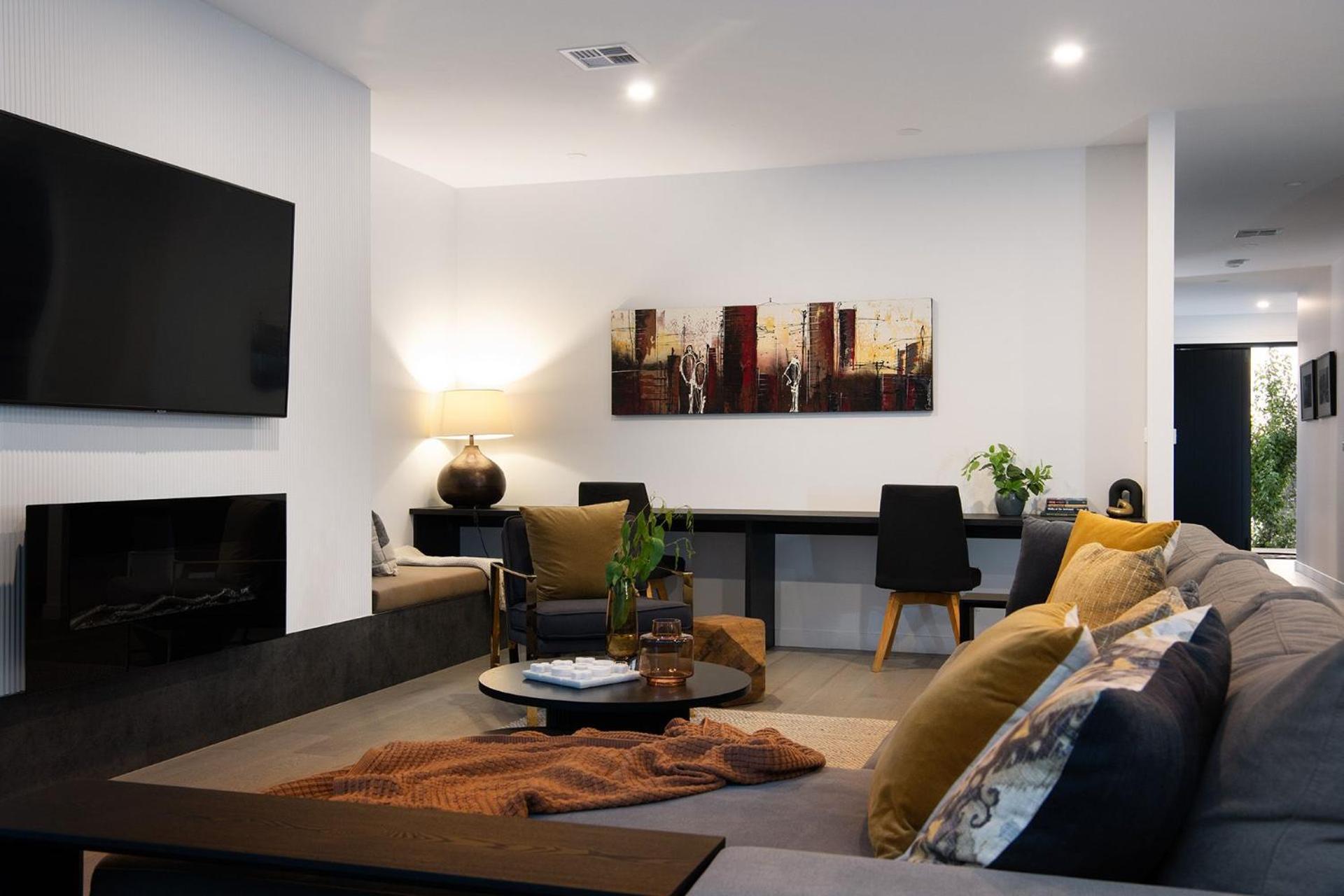Three-Bedroom House photo 2