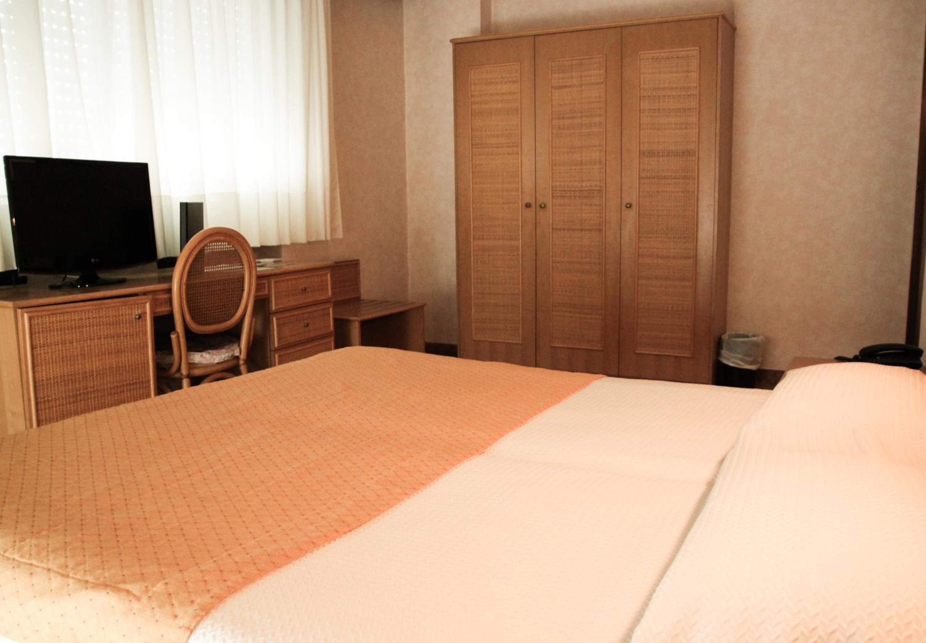 Classic Double or Twin Room - Photo 4