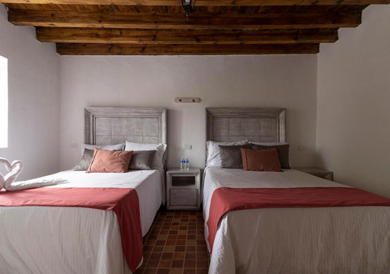 Double Room with Two Double Beds - Photo 2