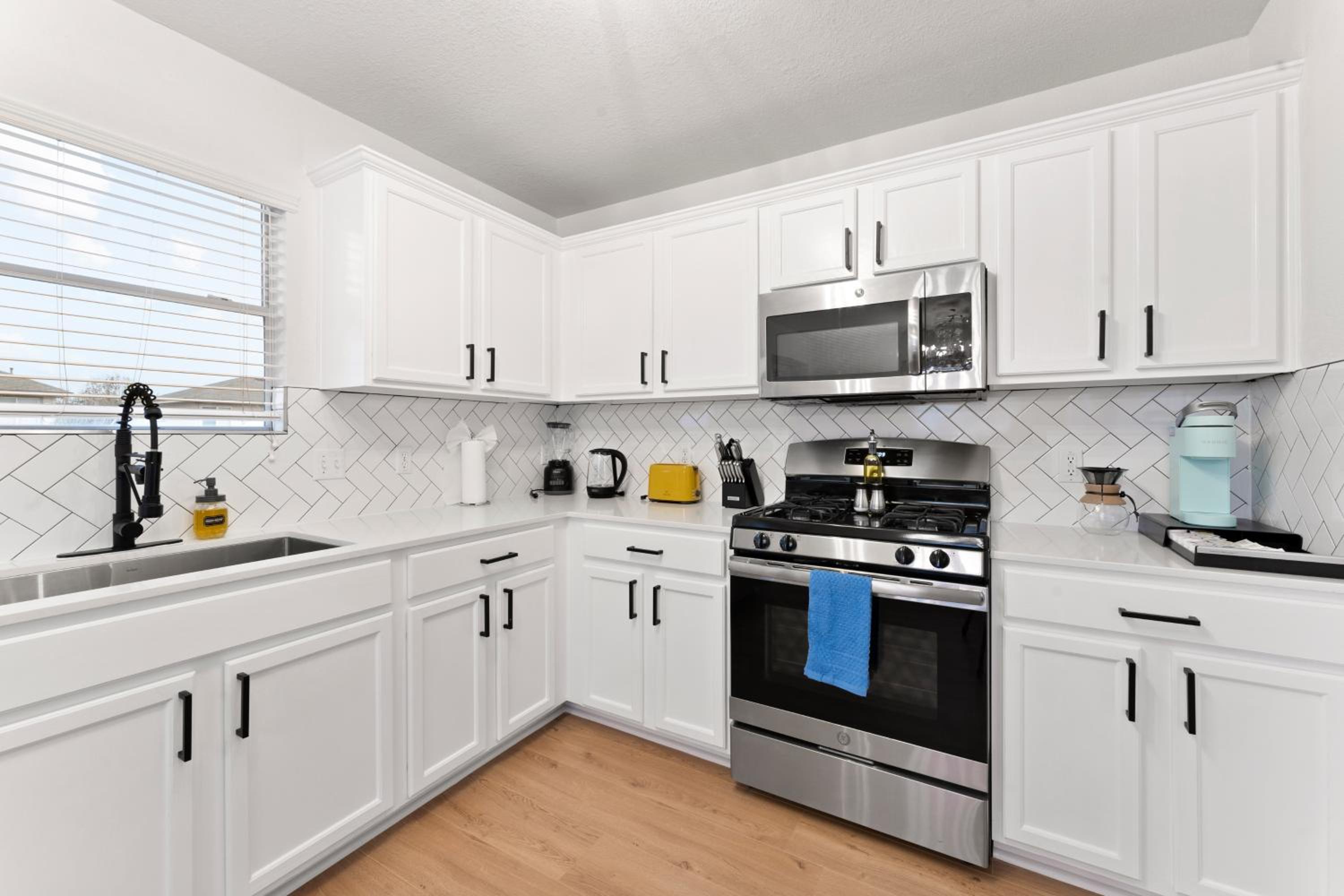Three-Bedroom House - Photo 23