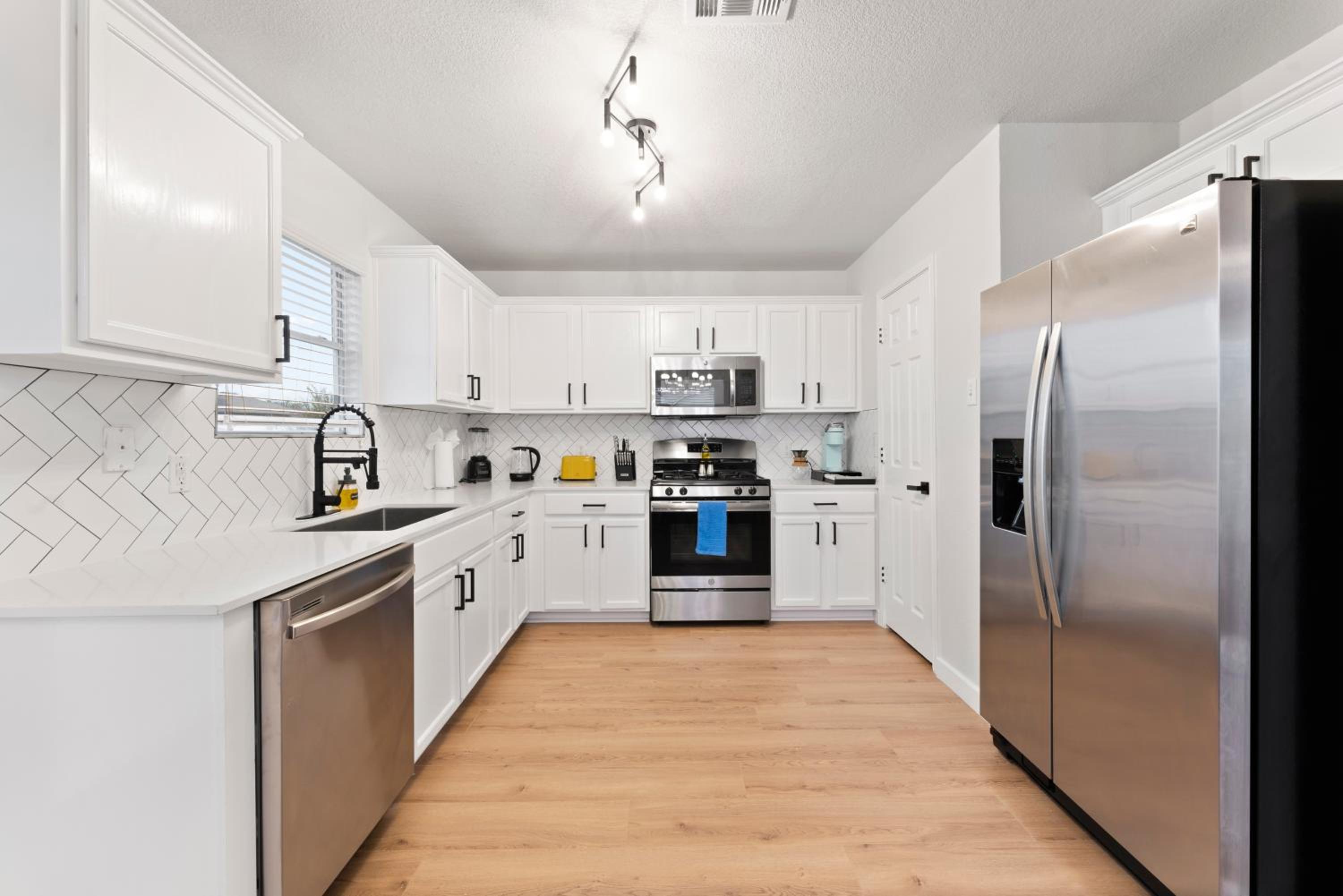 Three-Bedroom House - Photo 32