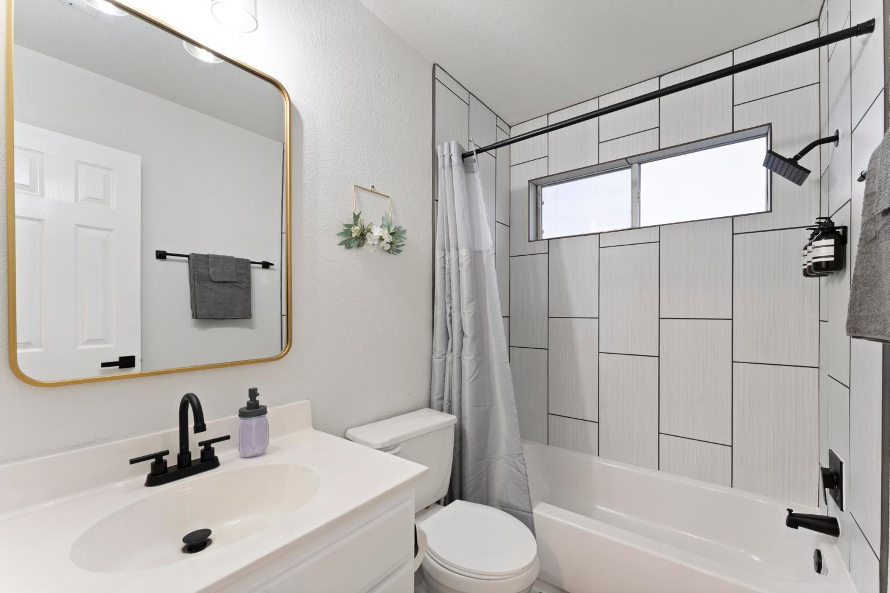 Three-Bedroom House - Photo 11