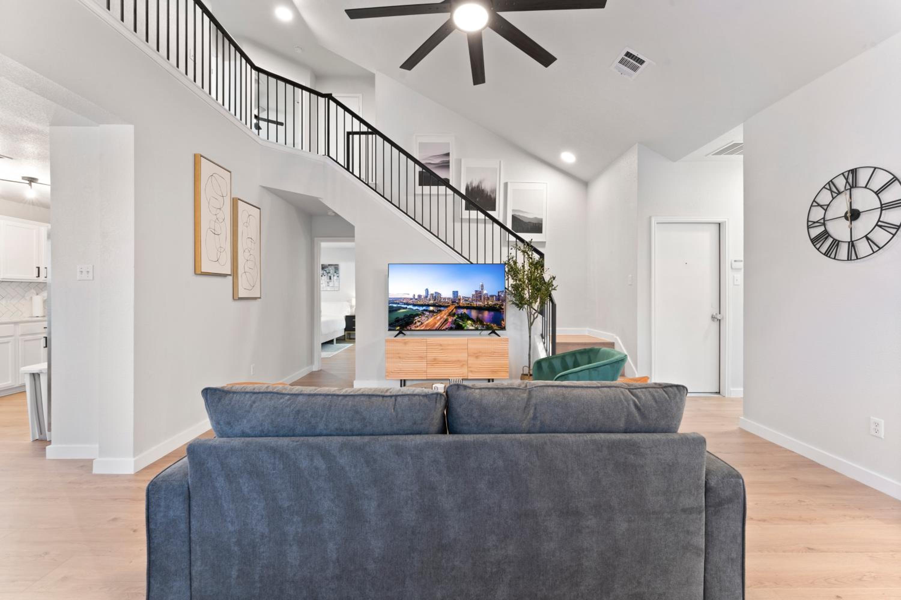 Three-Bedroom House - Photo 10