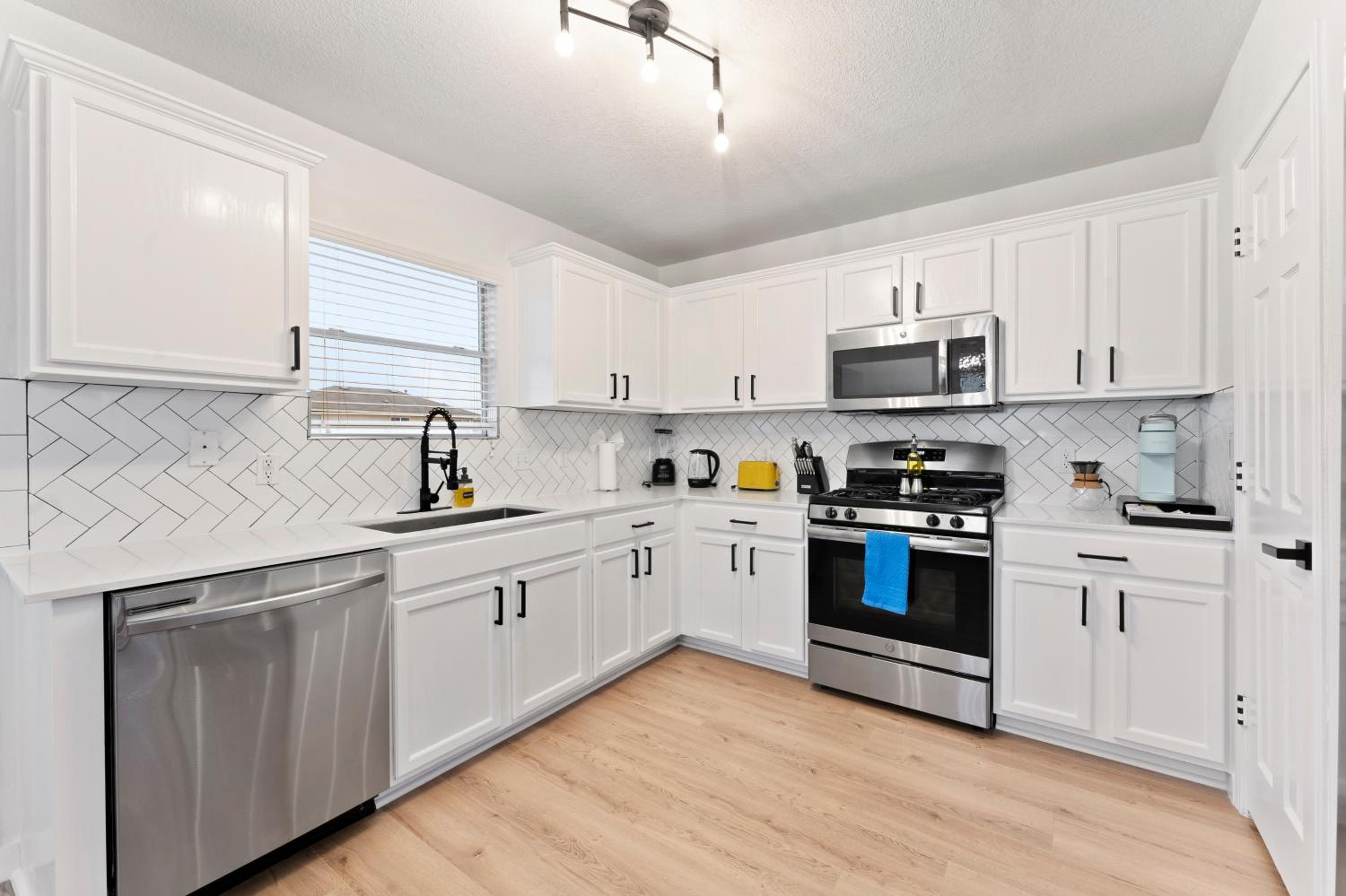 Three-Bedroom House - Photo 15