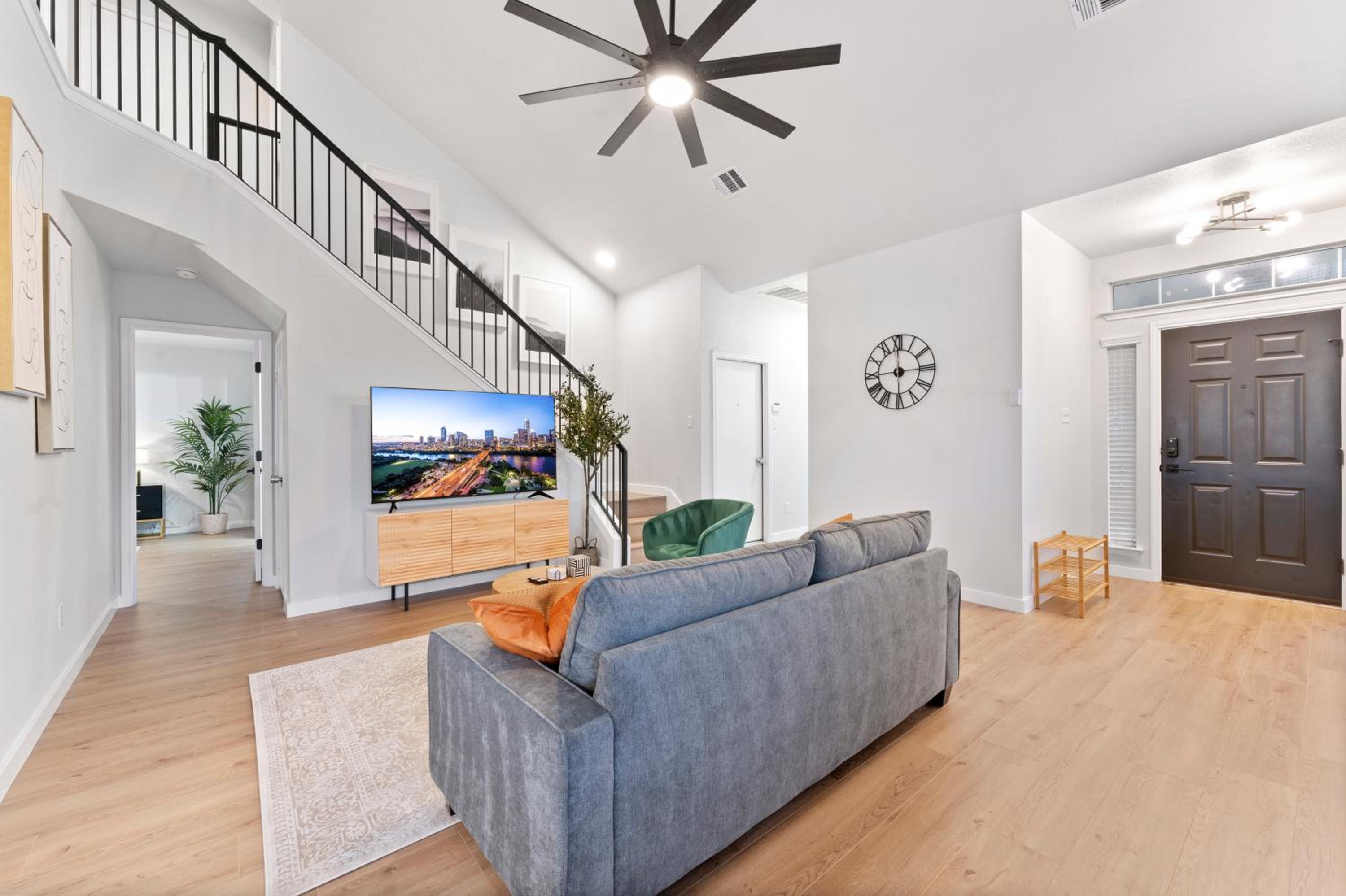 Three-Bedroom House - Photo 9