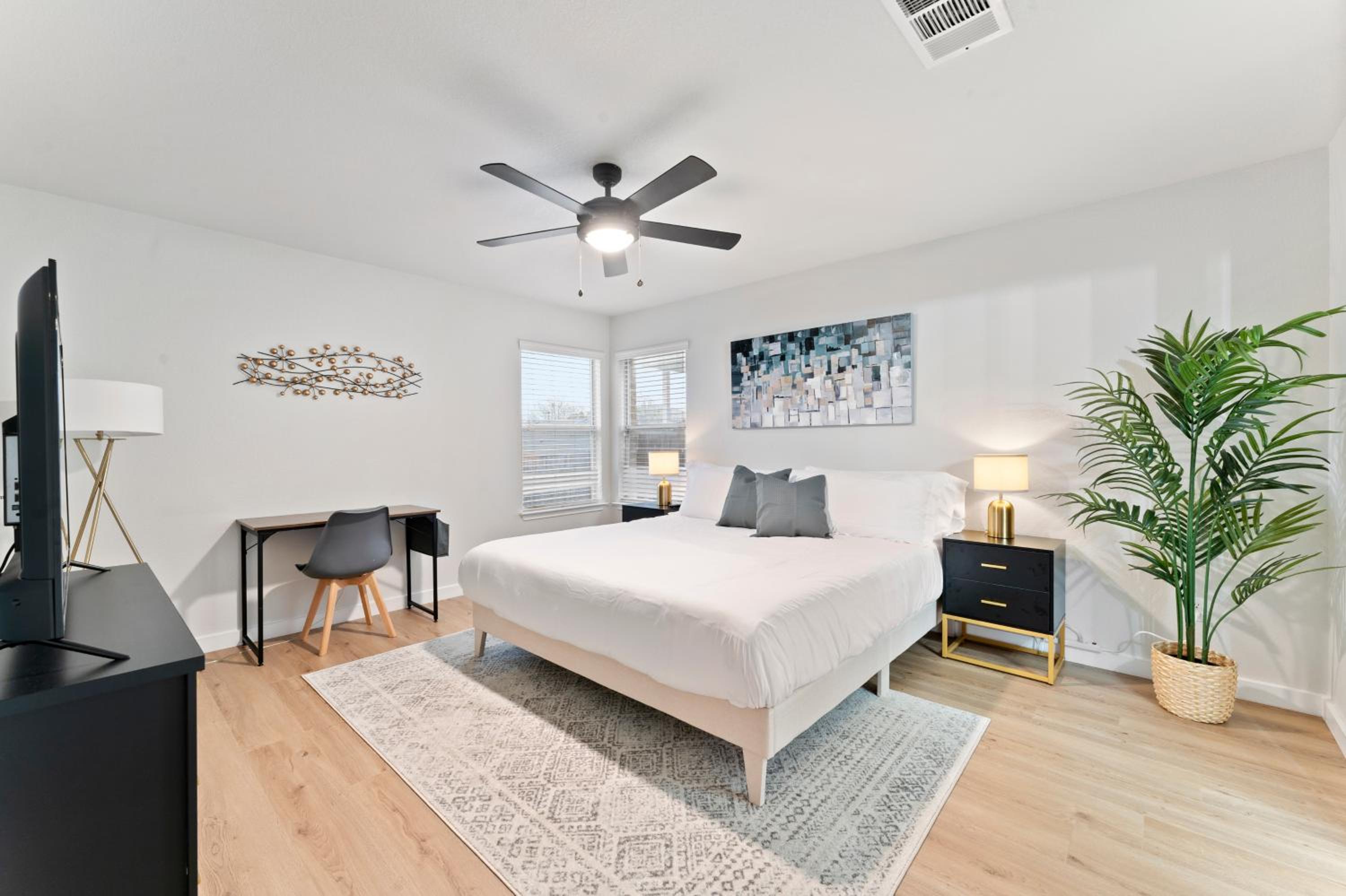 Three-Bedroom House - Photo 18