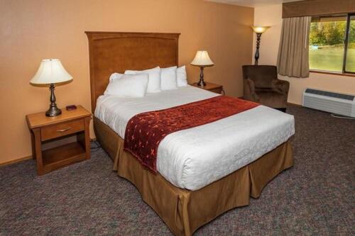Deluxe Room, 2 Queen Beds, Refrigerator & Microwave, Top Floor