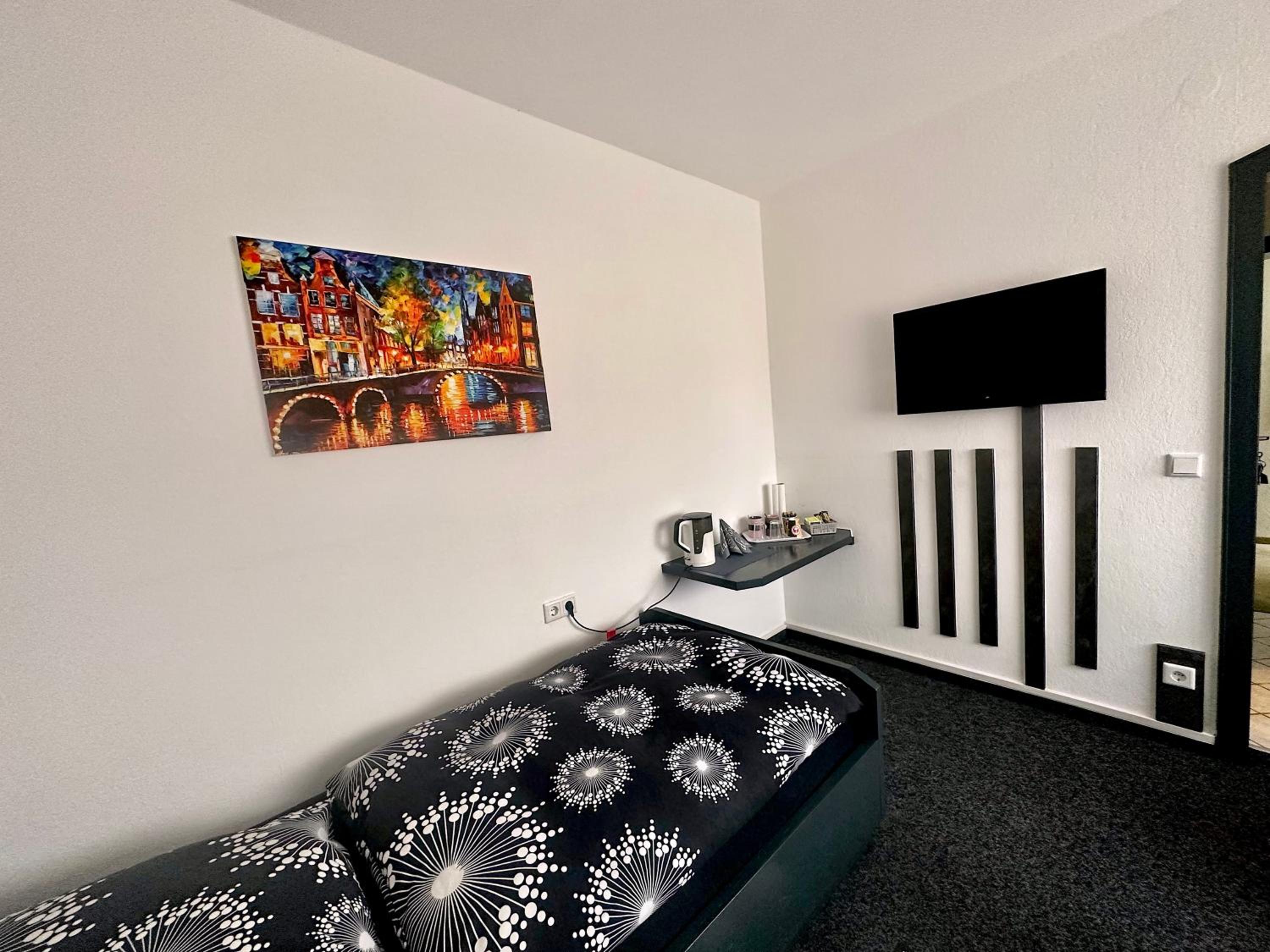 Twin Room with Private Bathroom photo 1