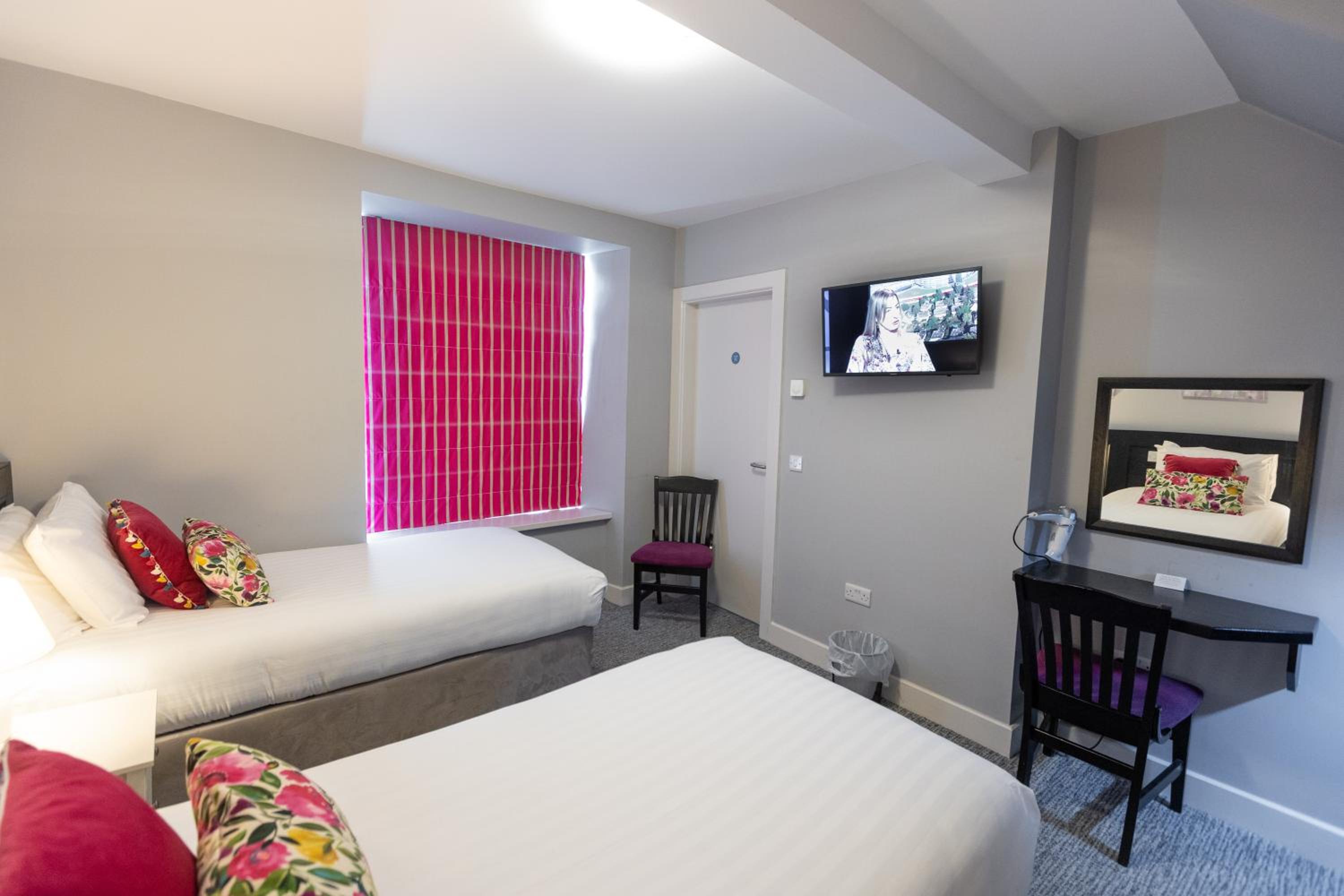 Double or Twin Room photo 3