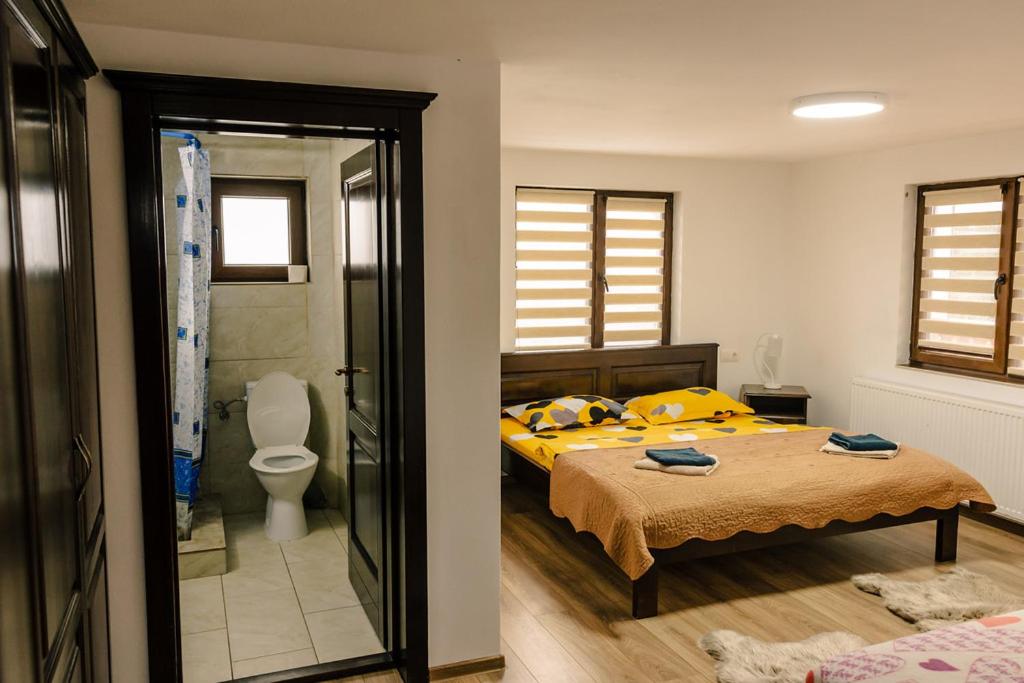 Double Room with Private Bathroom photo 3