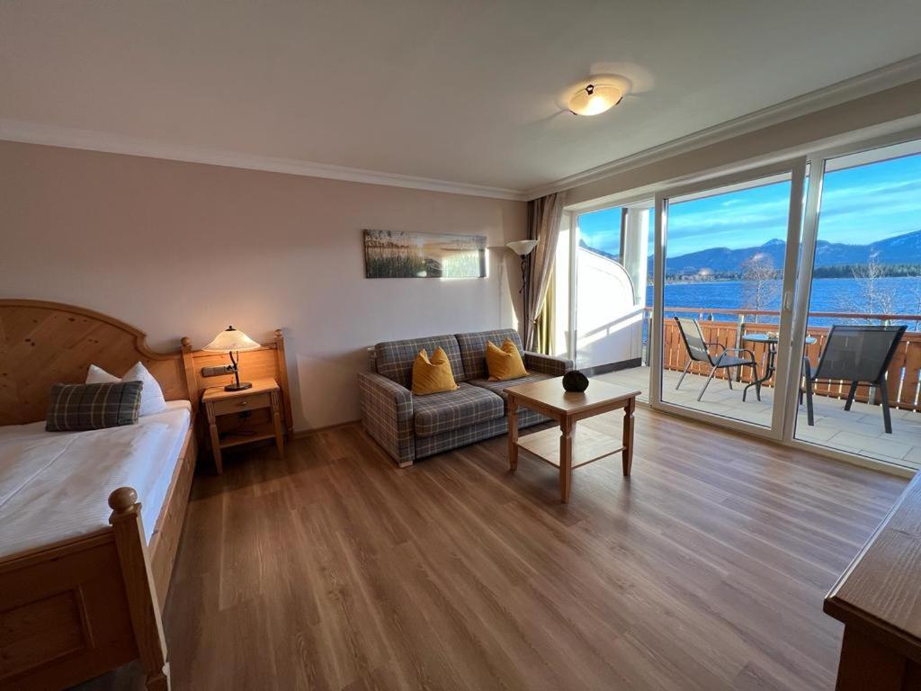 Junior Suite with Lake View - Photo 18